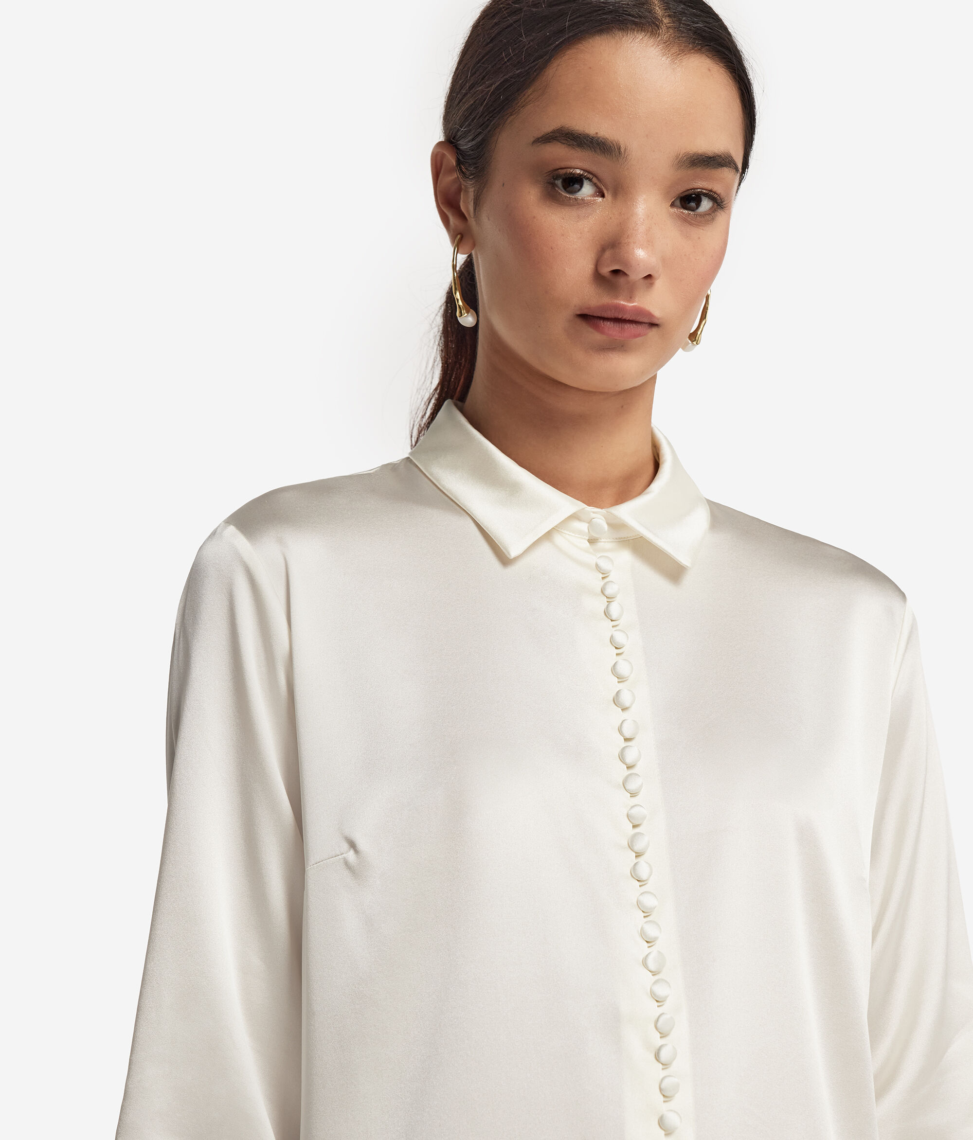 Camisa de raso de seda con botones