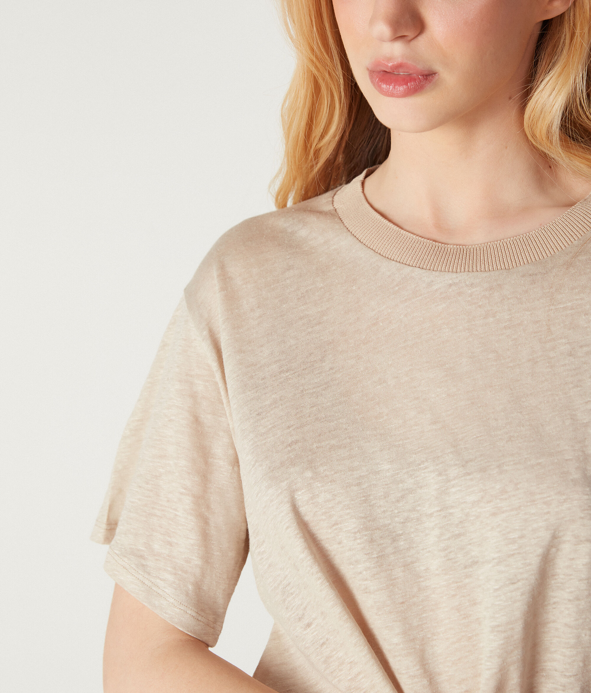 Crew-Neck Linen T-shirt with Knitted Trim