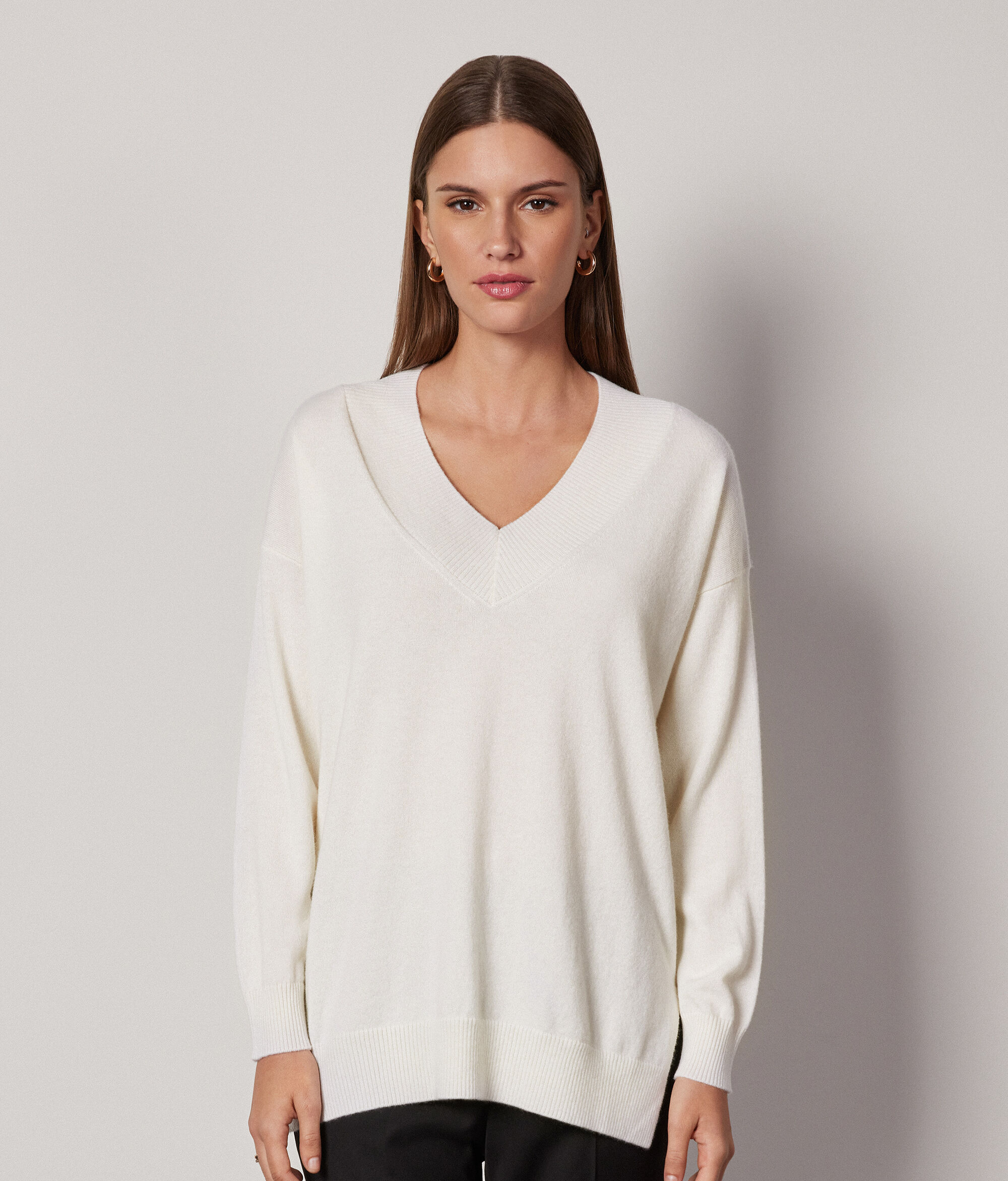 Oversized V-Neck Sweater in Ultrasoft Cashmere
