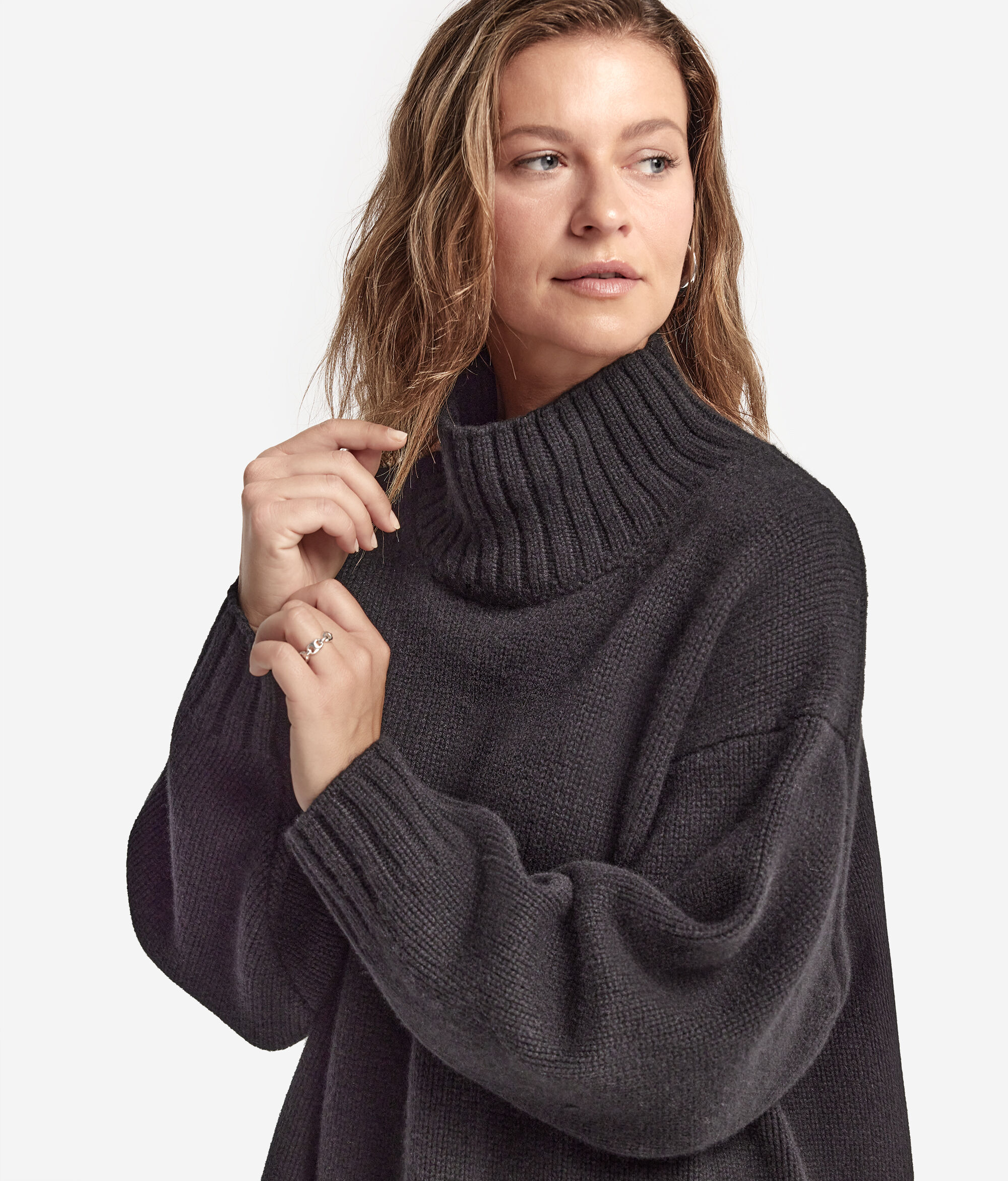 Sweter z Kaszmirowego Trykotu z Szeroką Stójką