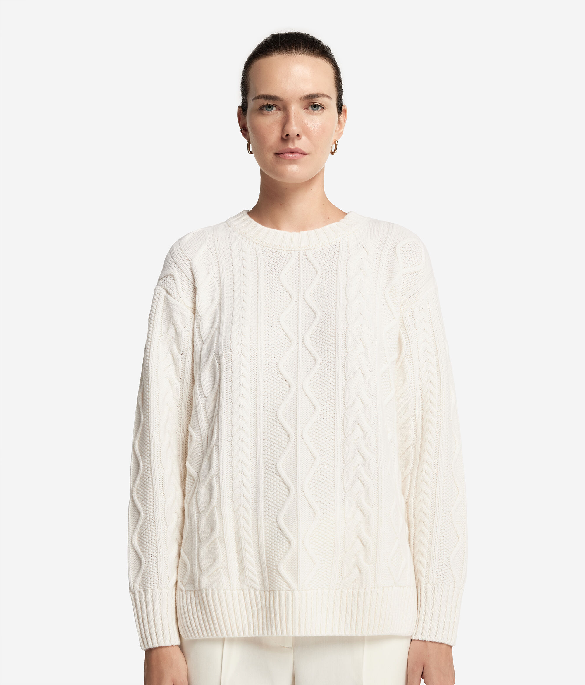 Ultrasoft Cashmere Cable-knit Motif Crewneck Sweater