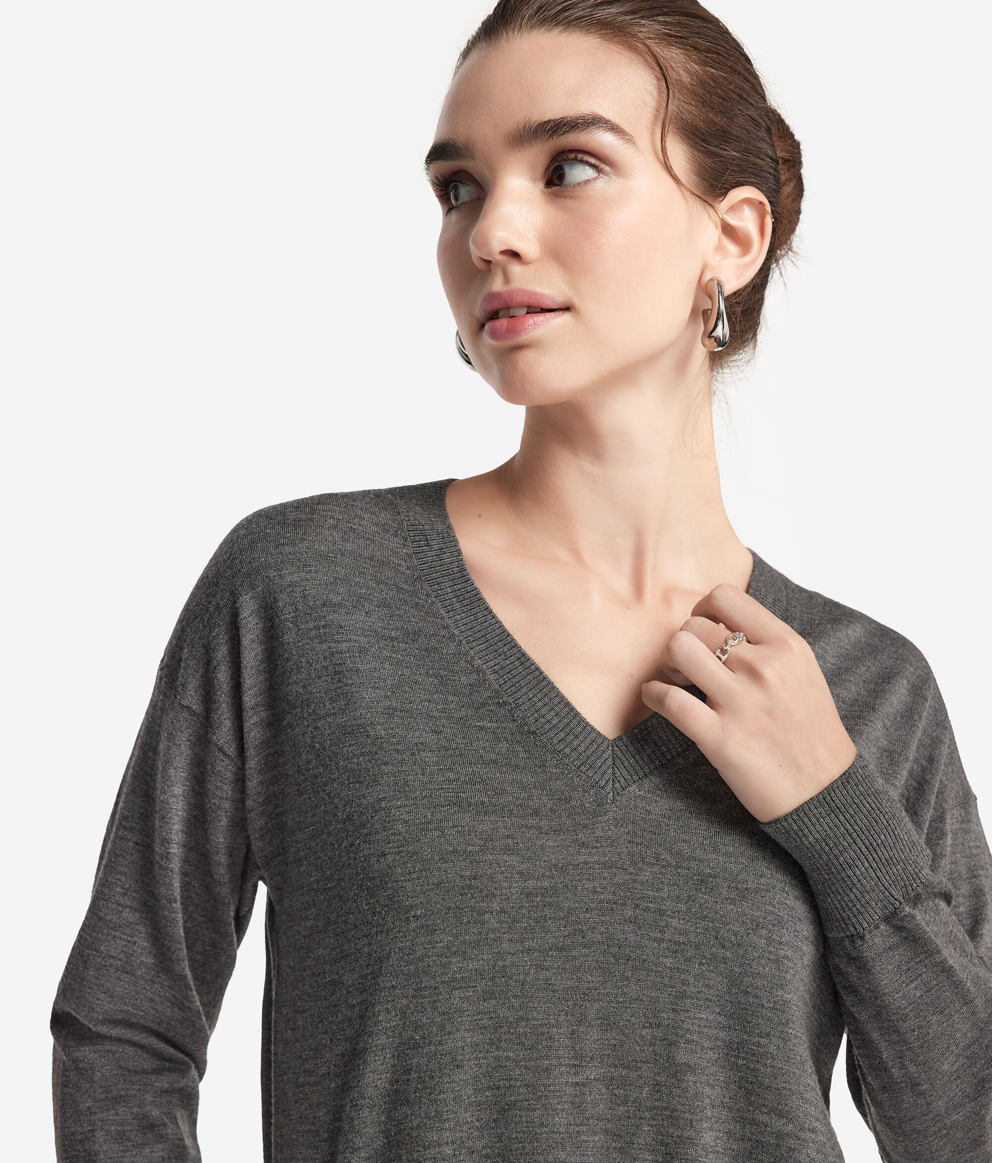 Pullover mit V-Ausschnitt und Schlitzen aus Kaschmir