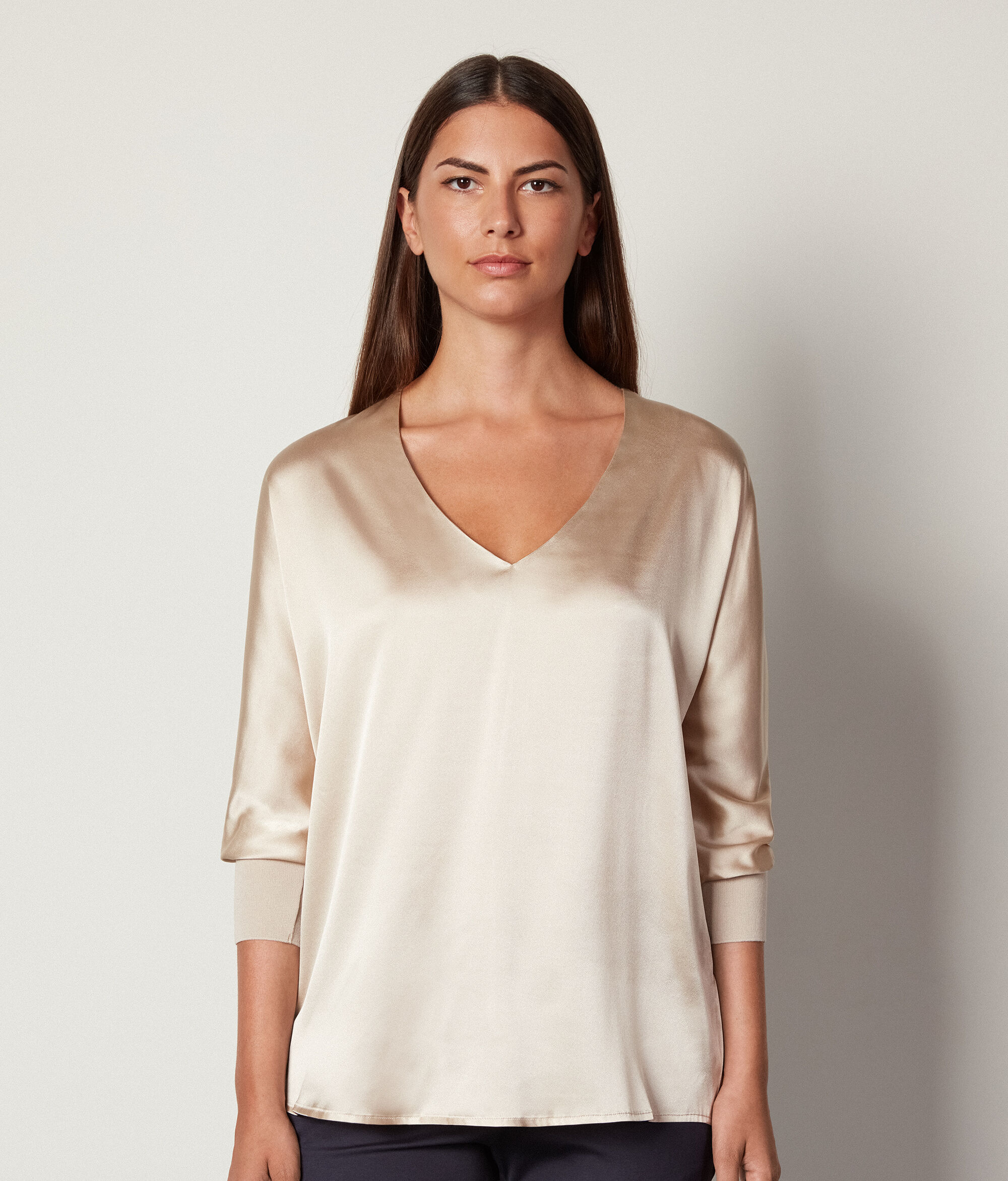 Seidenbluse mit V-Ausschnitt