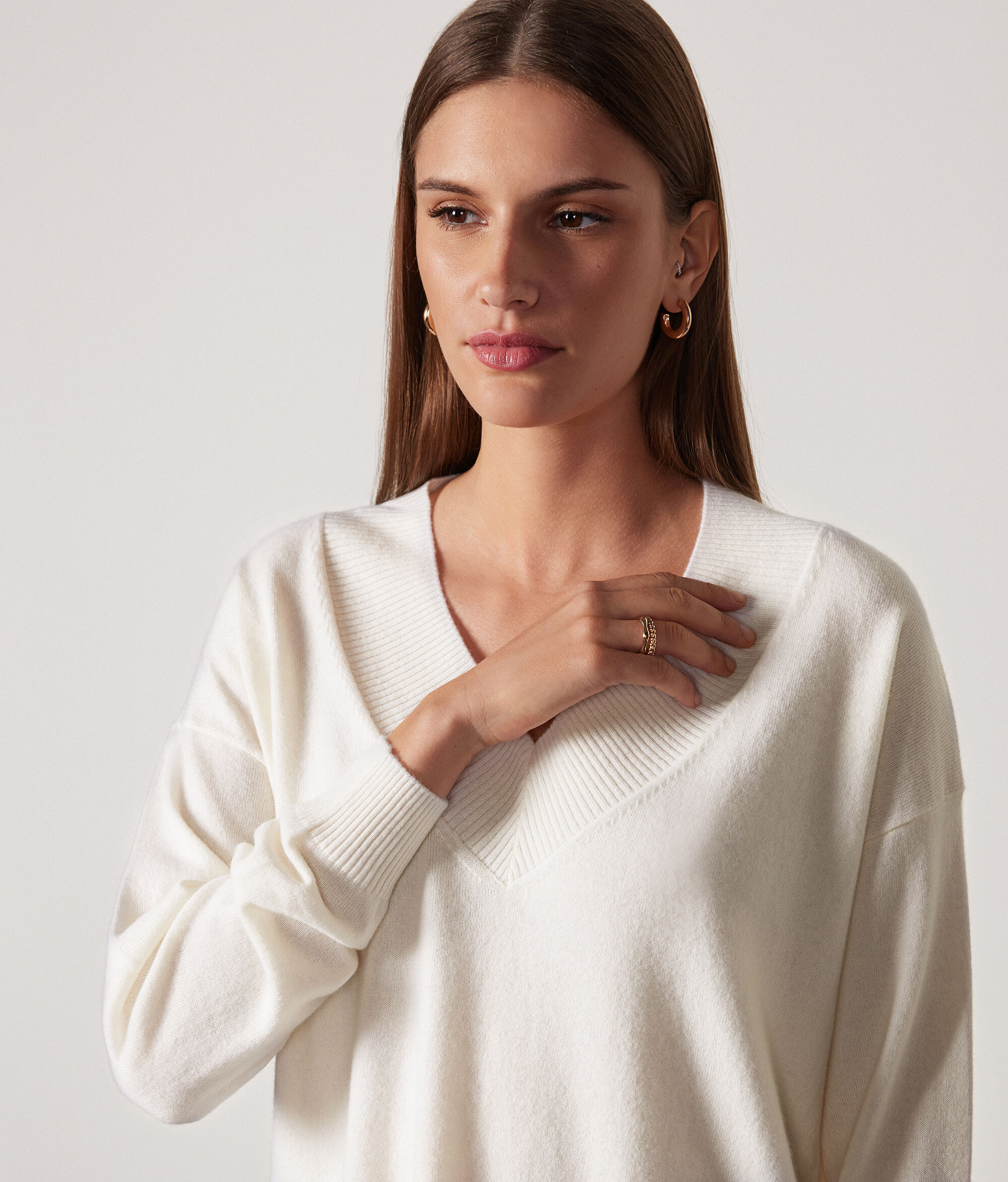Oversized V-Neck Sweater in Ultrasoft Cashmere