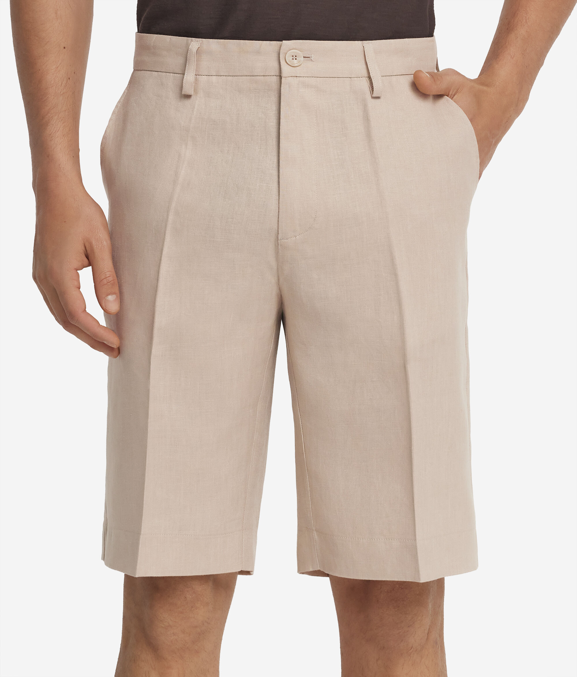 Short linen trousers