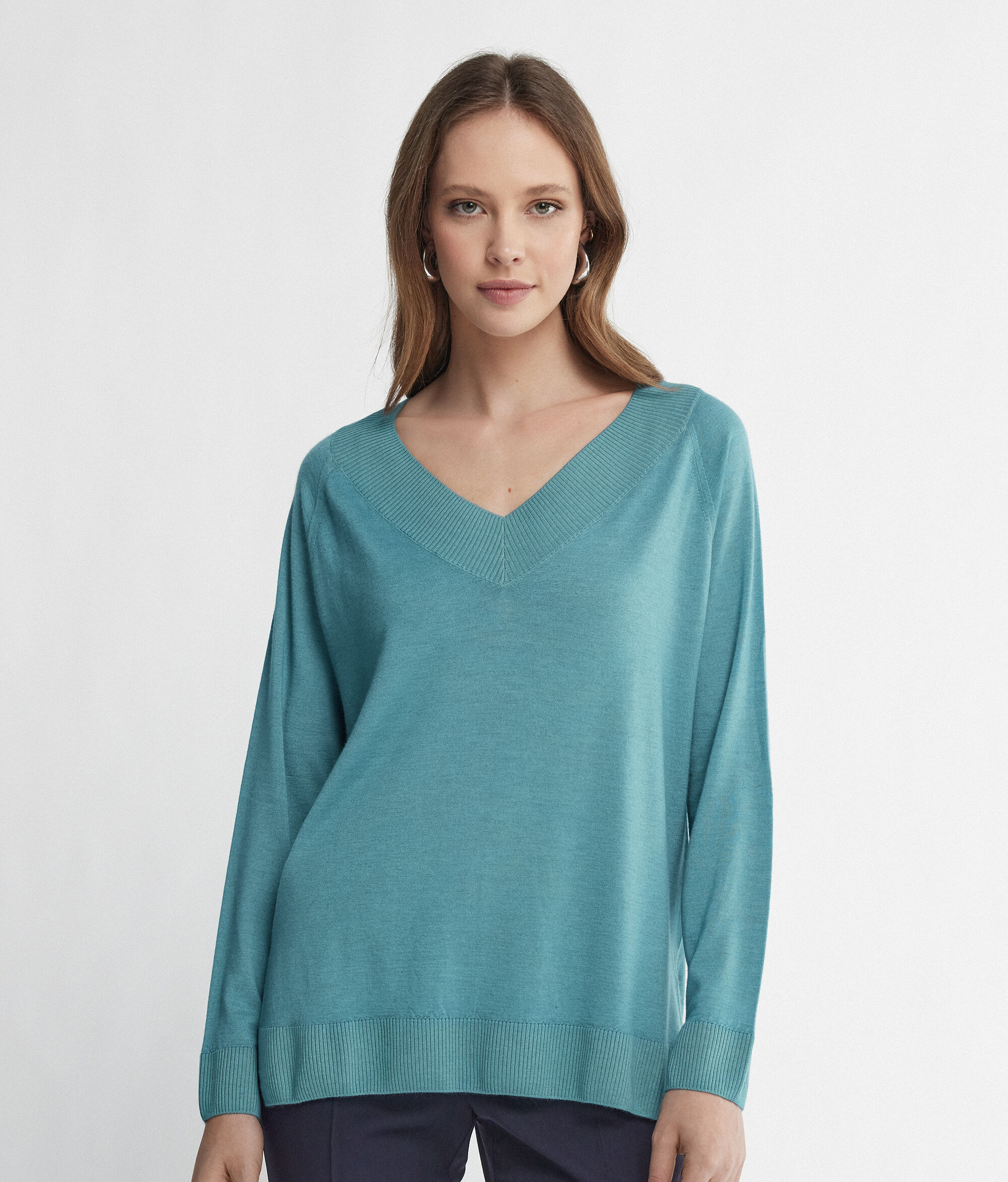 Jersey con cuello de pico de cashmere ultrafine