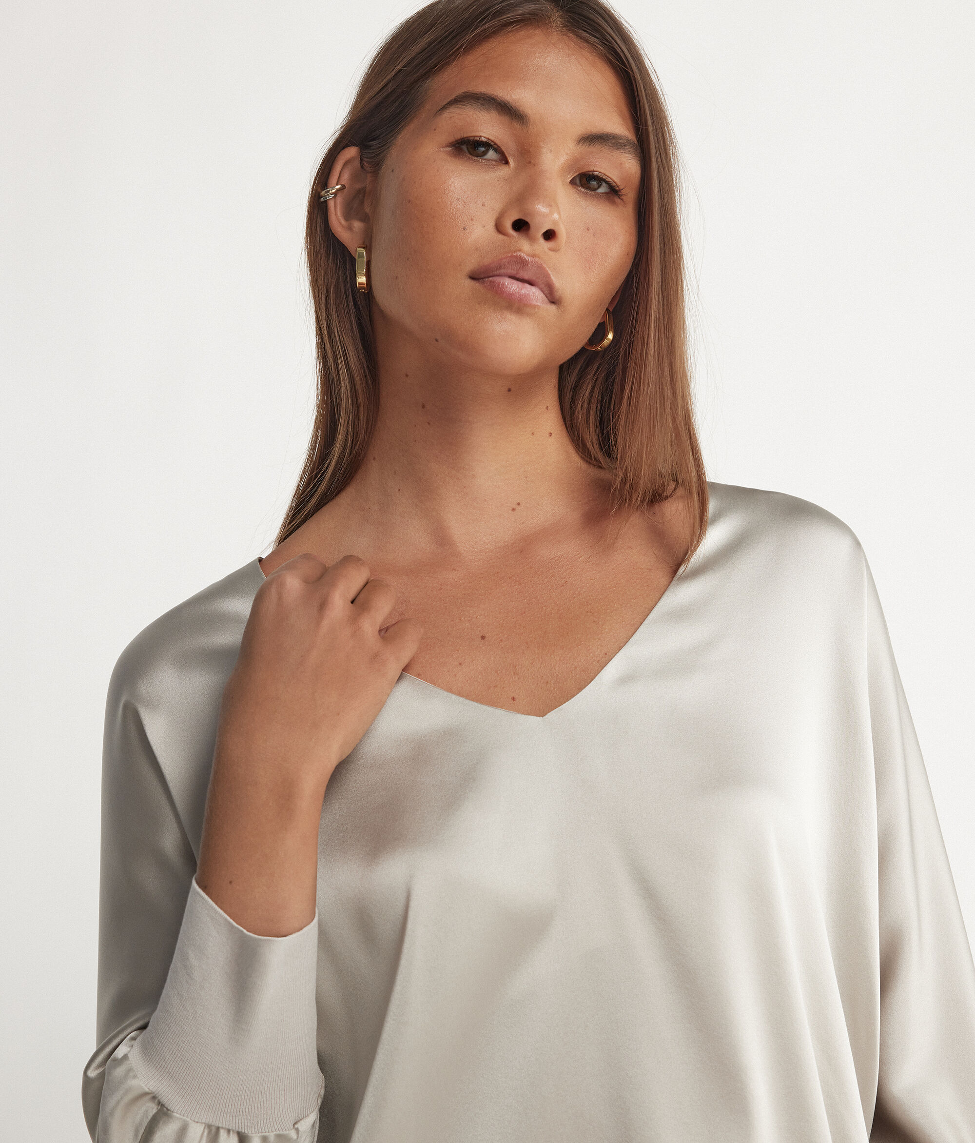 Seidenbluse mit V-Ausschnitt