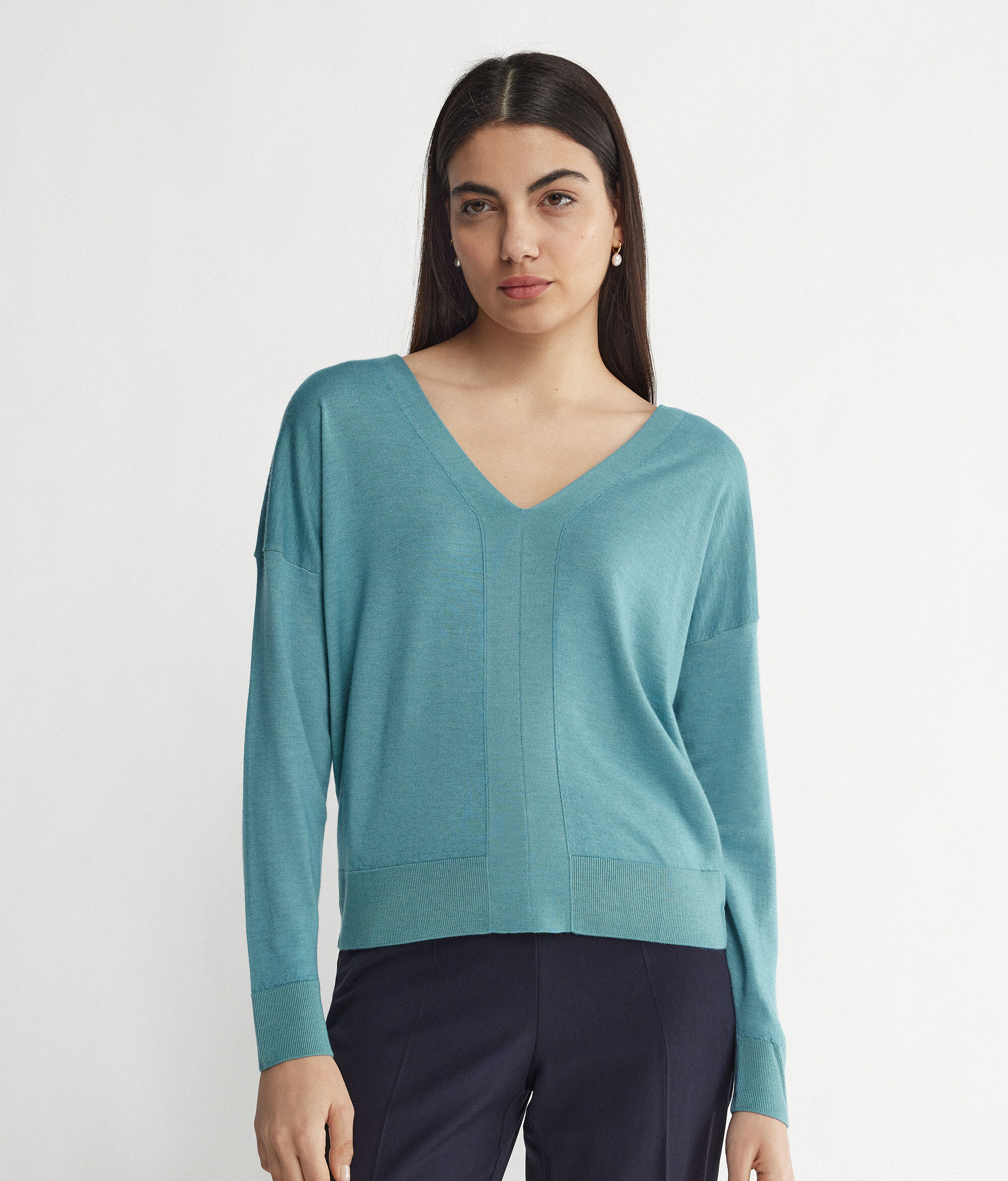 Jersey con cuello de pico de cashmere ultrafine