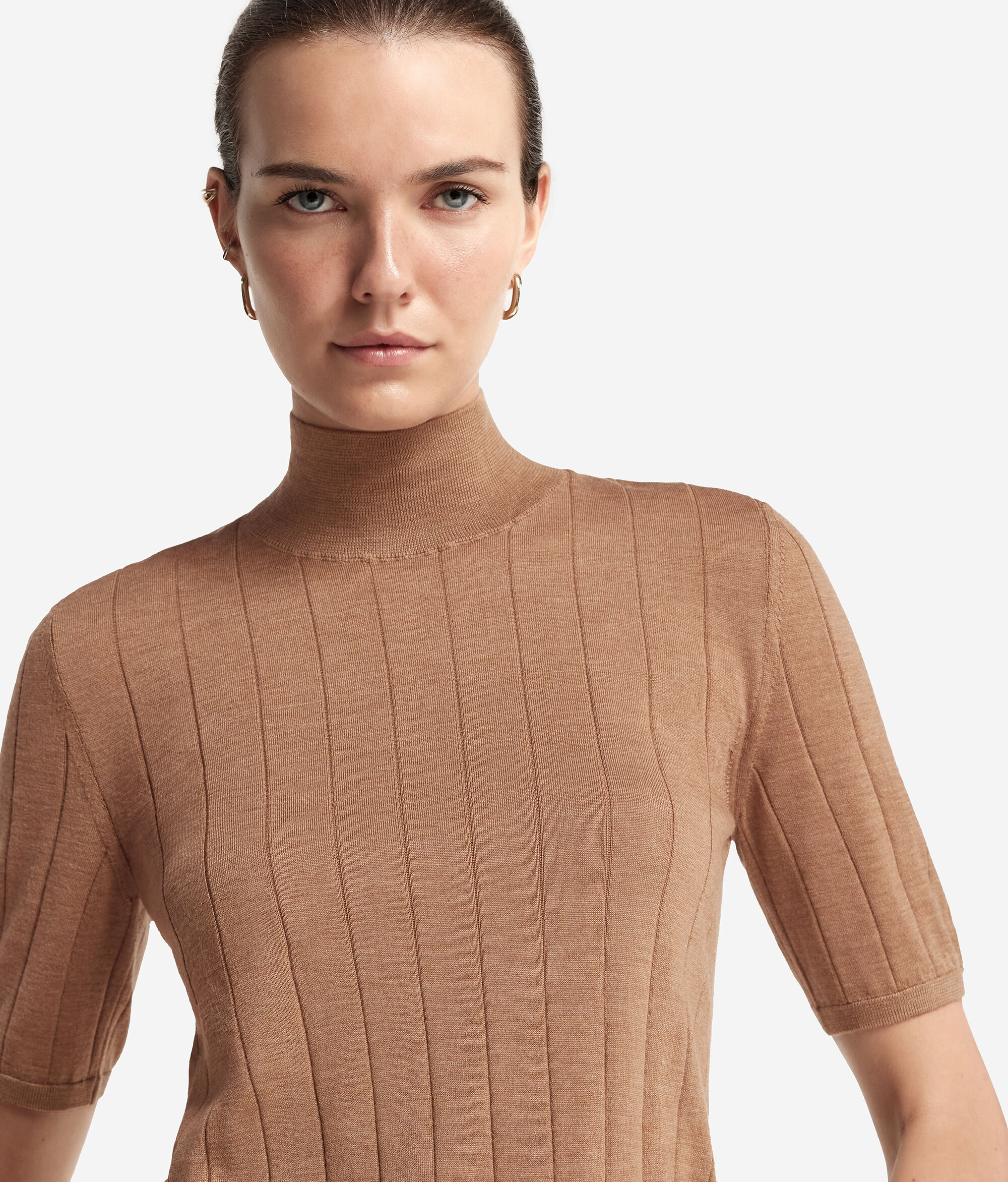 Breit gerippter Rollkragenpullover mit kurzen Ärmeln aus Kaschmir Ultrafine