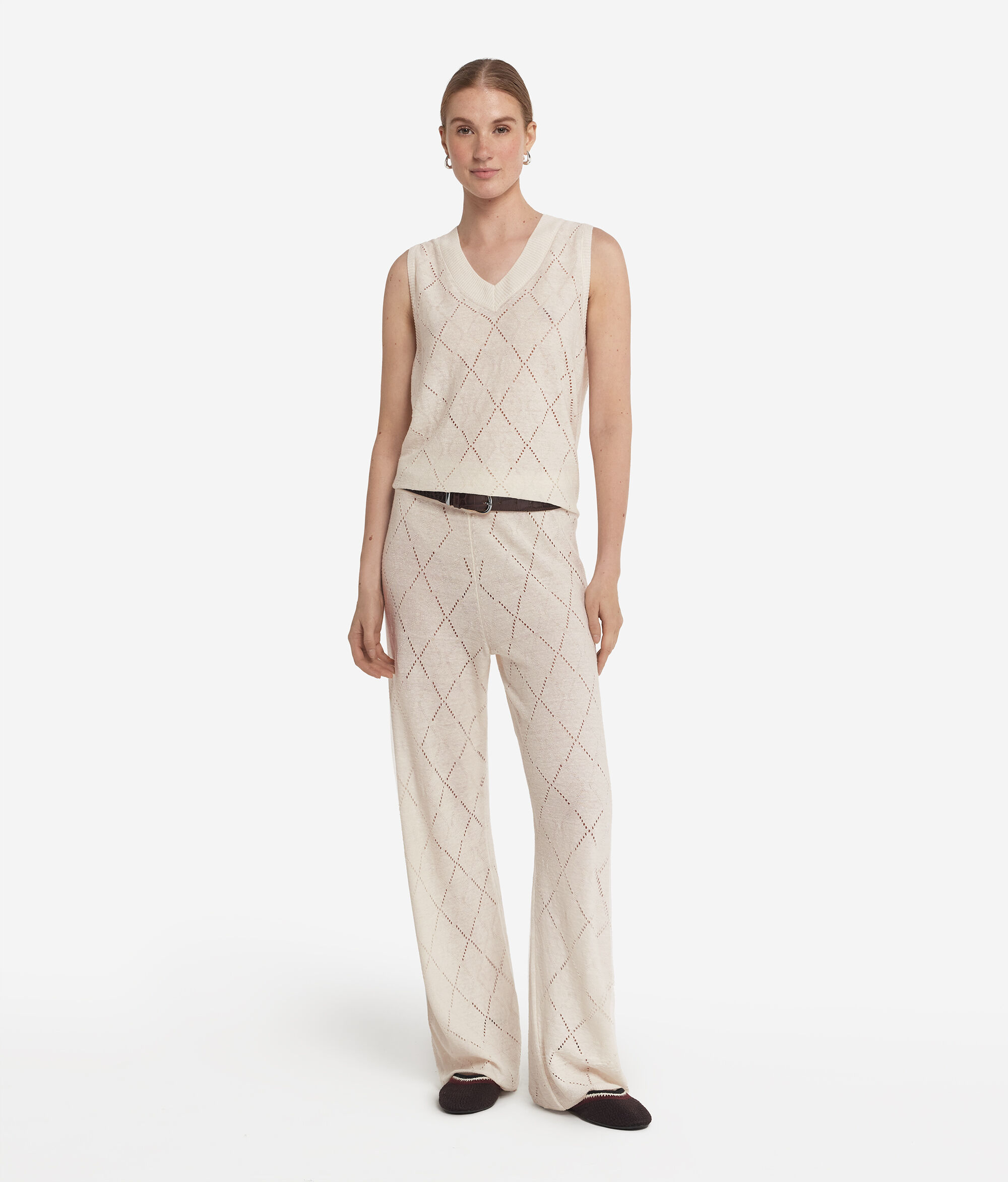 V-neck sleeveless top with diamonds