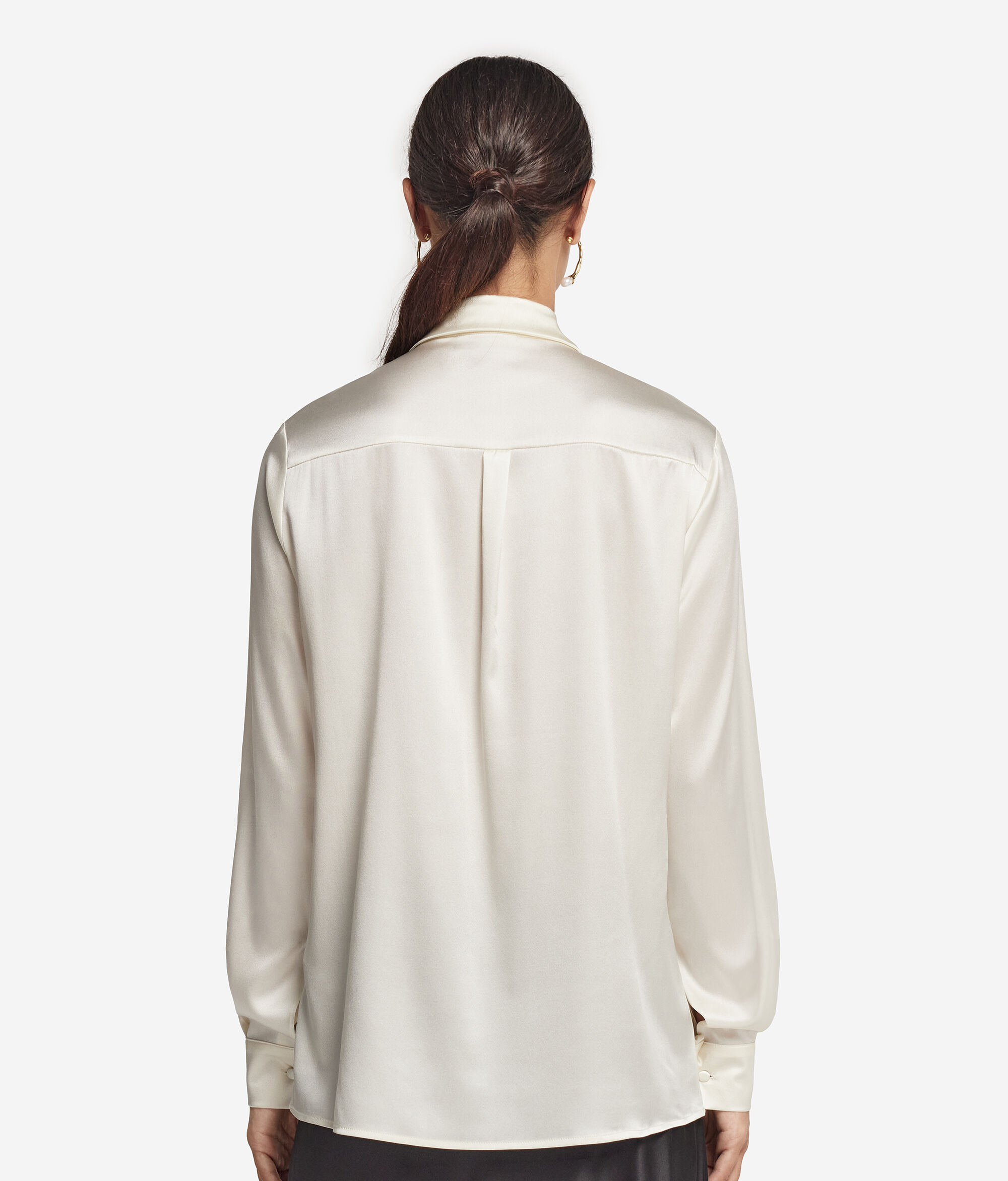 Camisa de raso de seda con botones