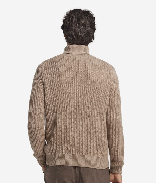 Водолазка из ультрамягкого неокрашенного кашемира с узором «косичка»