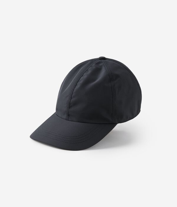 Бейсболка из технологичной ткани