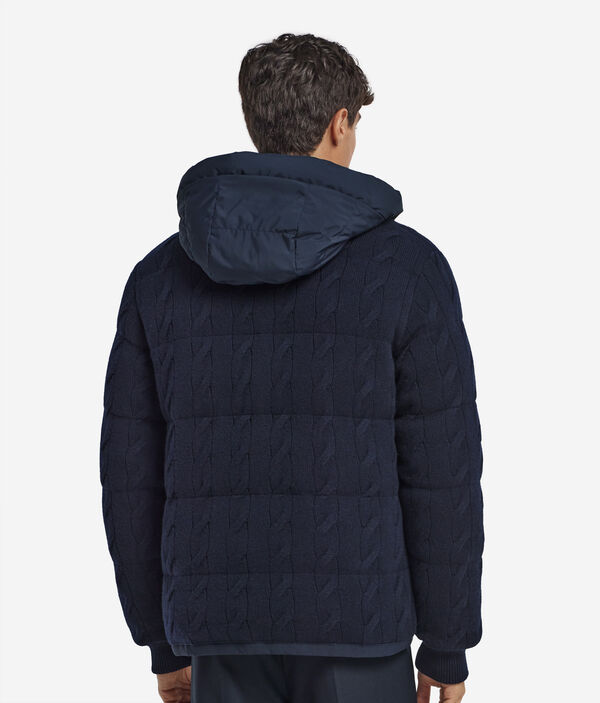 Двусторонний пуховик из кашемира с узором «косичка»