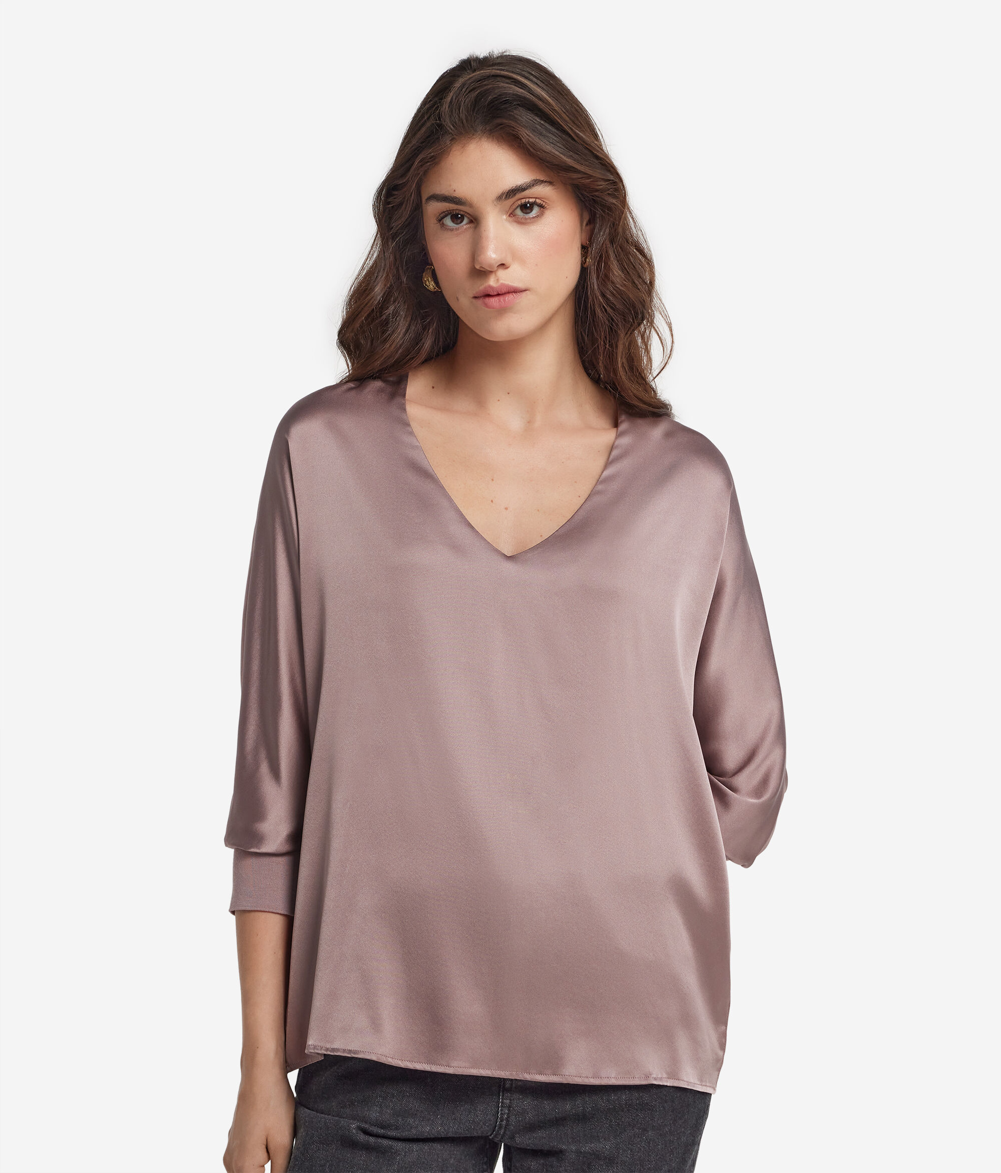 Blusa de seda con cuello de pico y manga larga