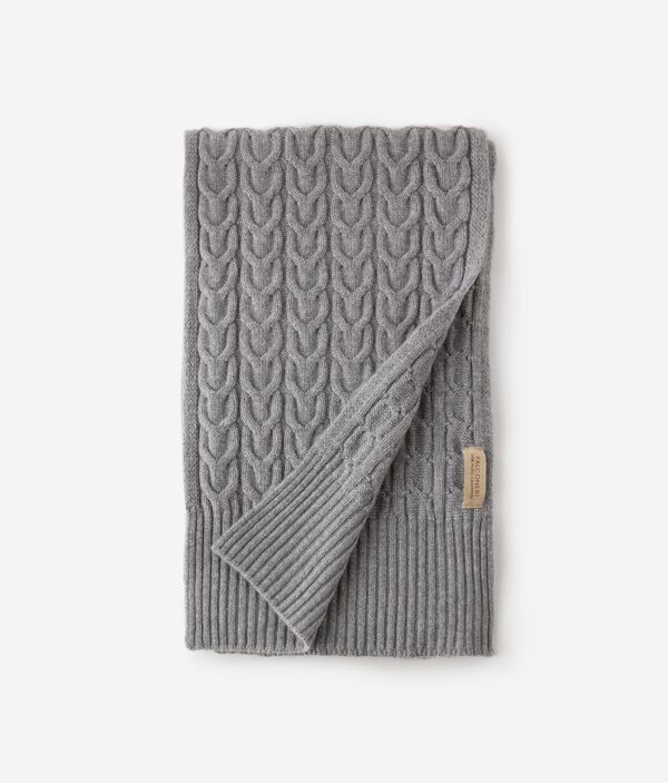 Шапка с плетёным узором из ультрамягкого кашемира