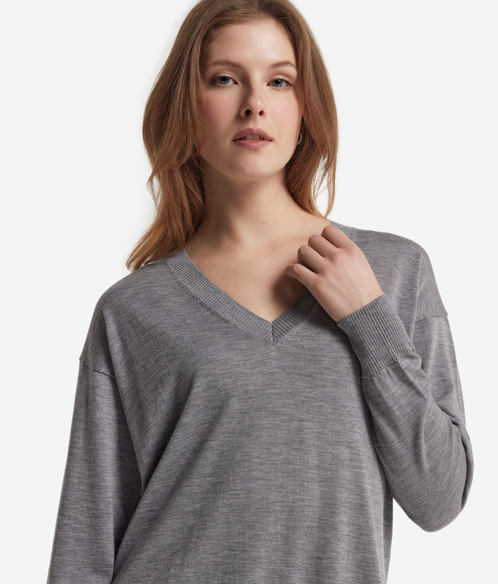 Pull à col V et fentes en cachemire