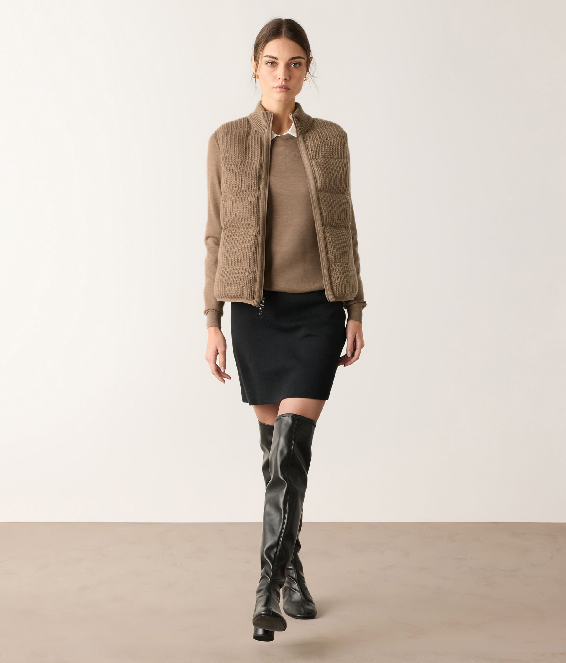 Reversible sleeveless down jacket in ribbed cashmere