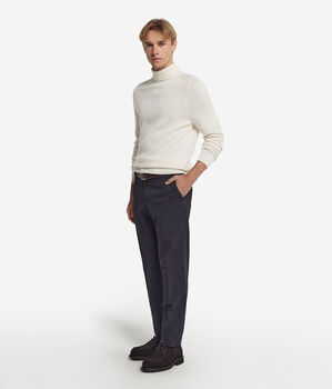 Camisola de Gola Alta em Ultrasoft Cashmere