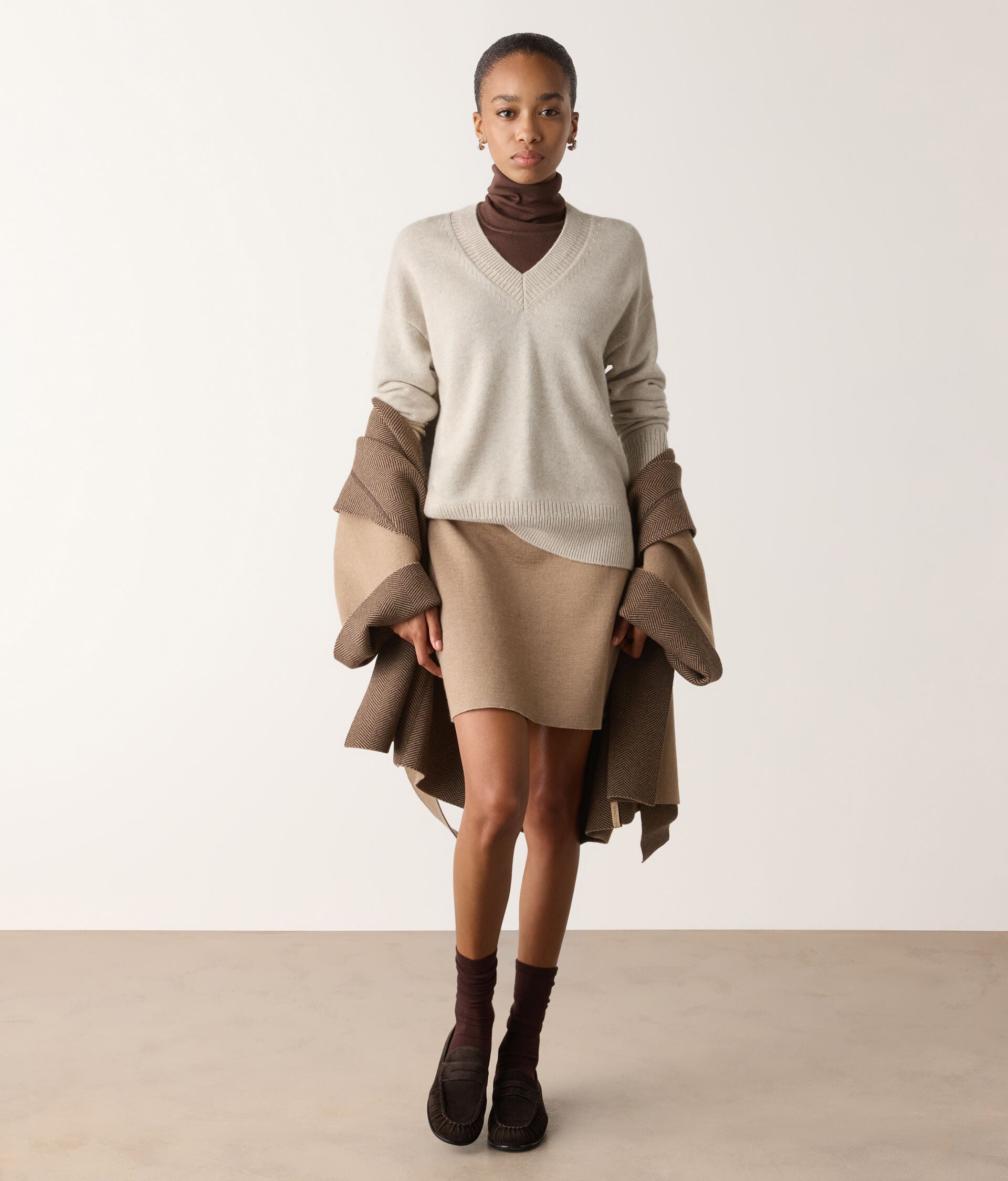 Ultrasoft Cashmere v-neck jumper with varied rib