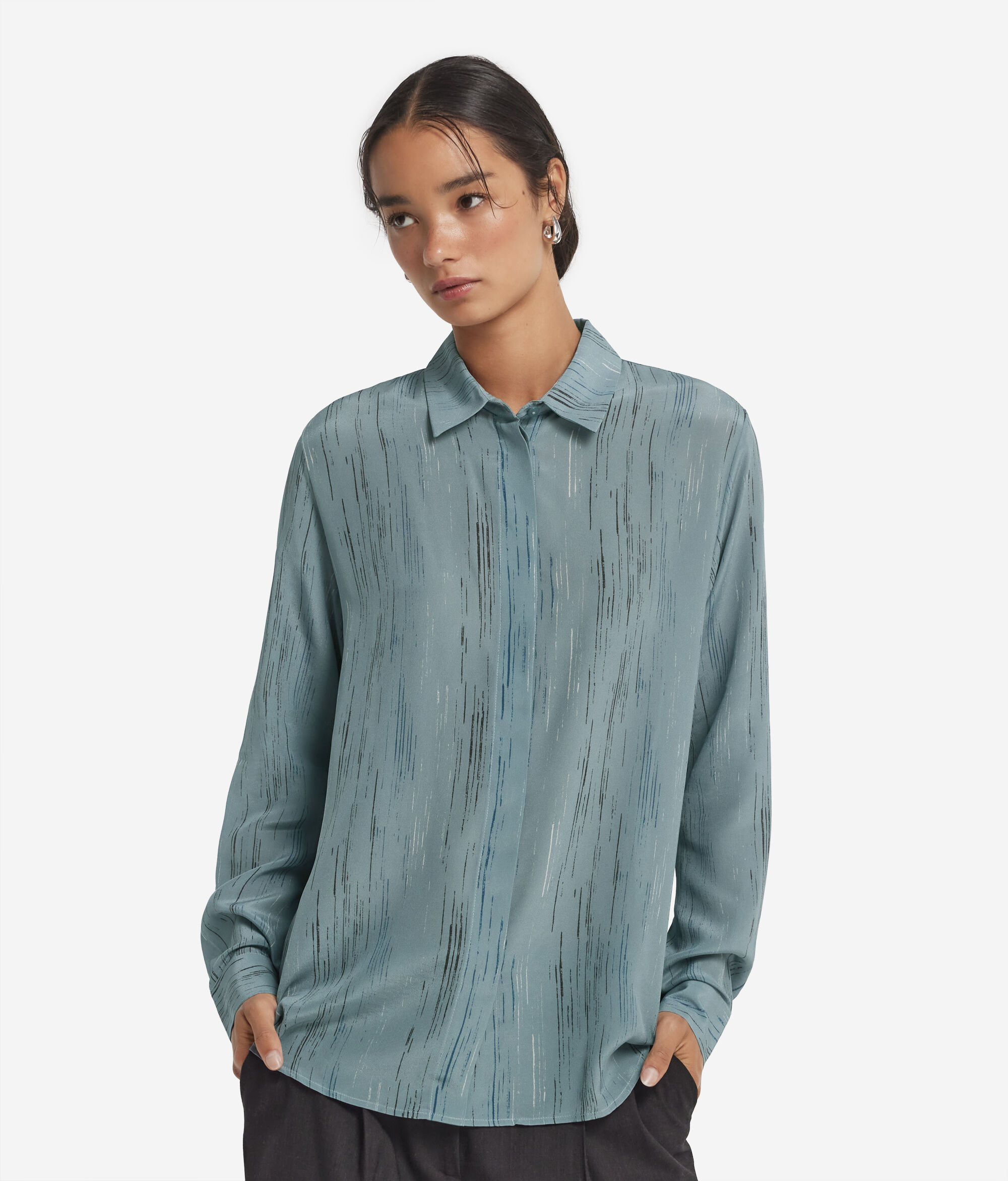 Camisa amb coll de seda estampada