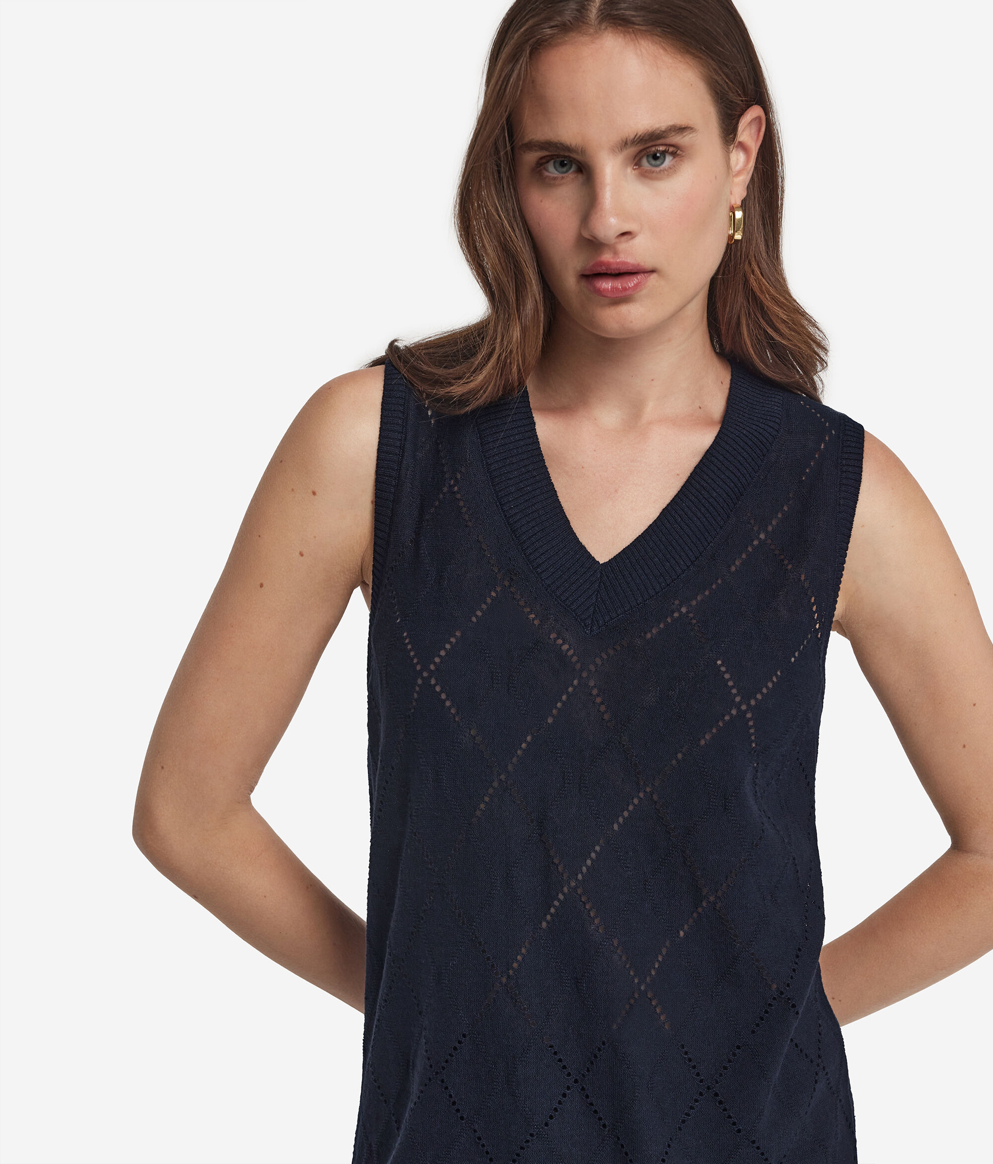 V-neck sleeveless top with diamonds