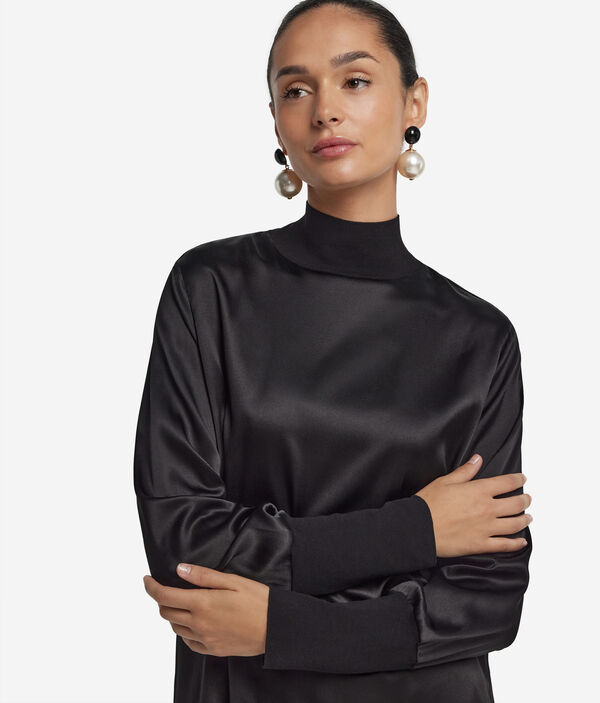 Блуза из атласного шелка с высоким воротником