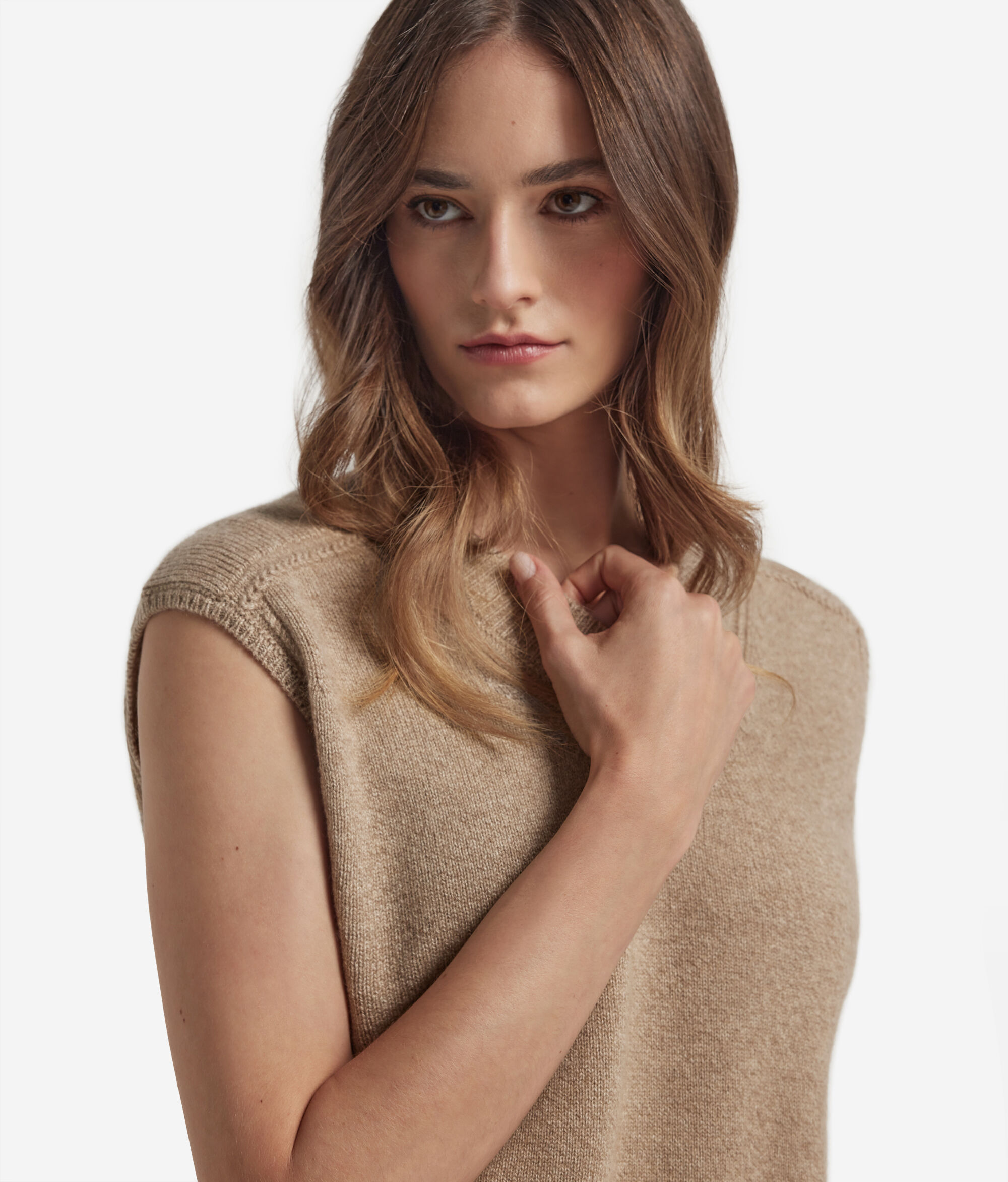 Жилет из ультрамягкого неокрашенного кашемира