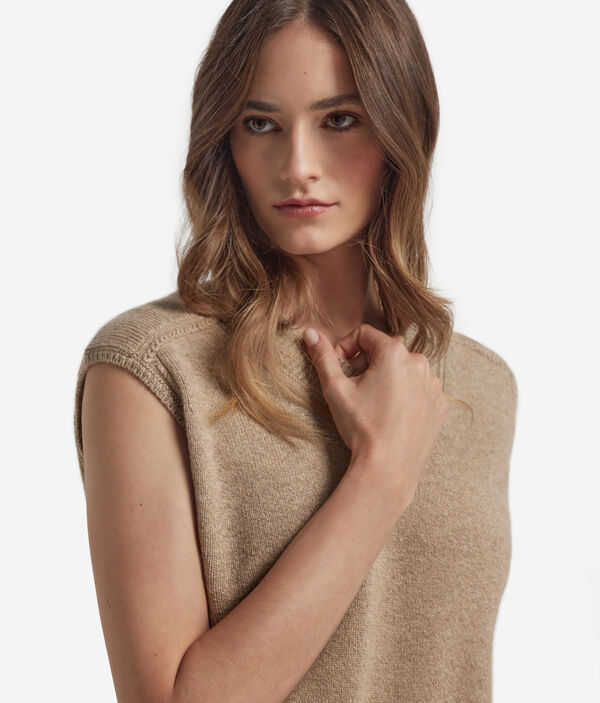 Жилет из ультрамягкого неокрашенного кашемира