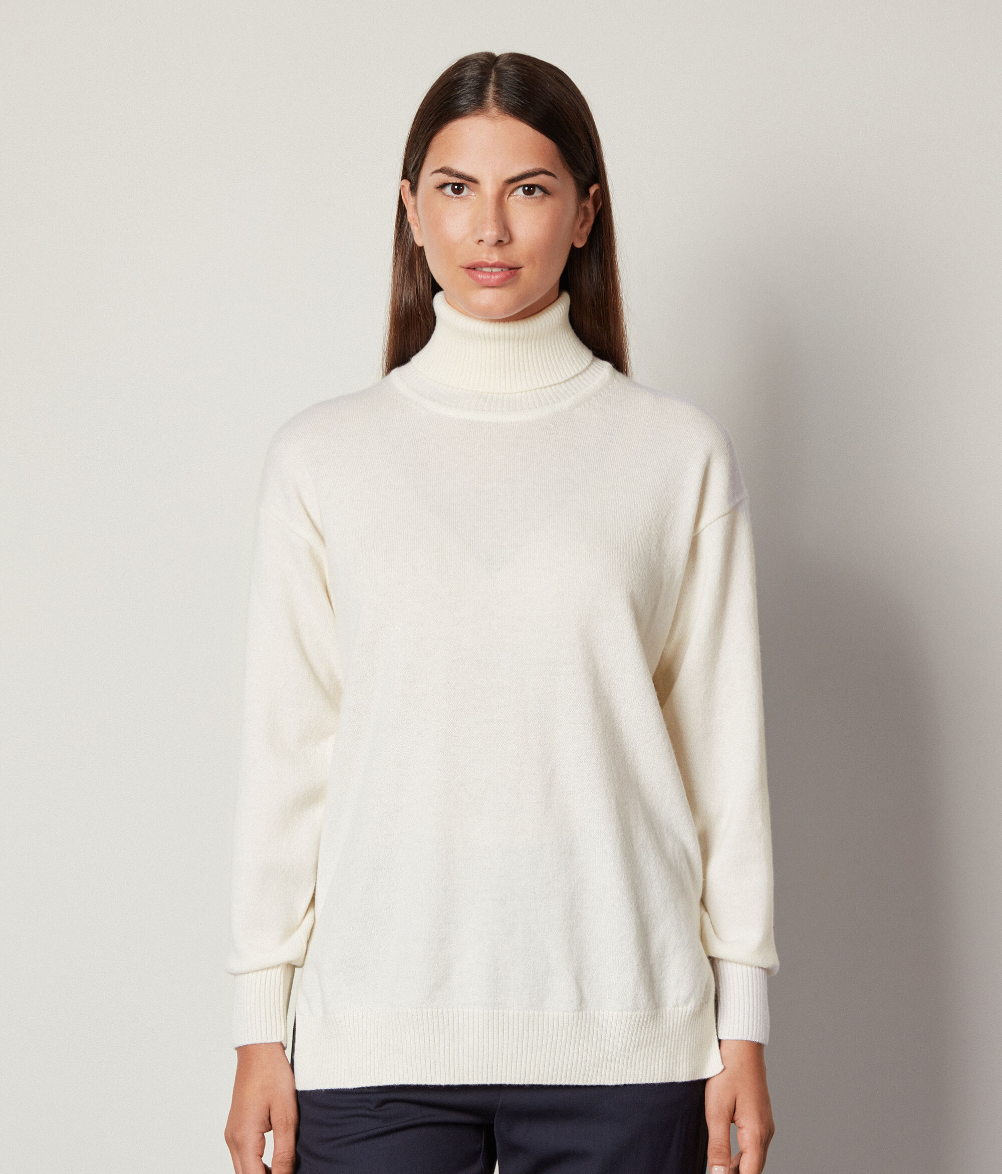 Camisola de Gola Alta em Ultrasoft Cashmere com Rachas