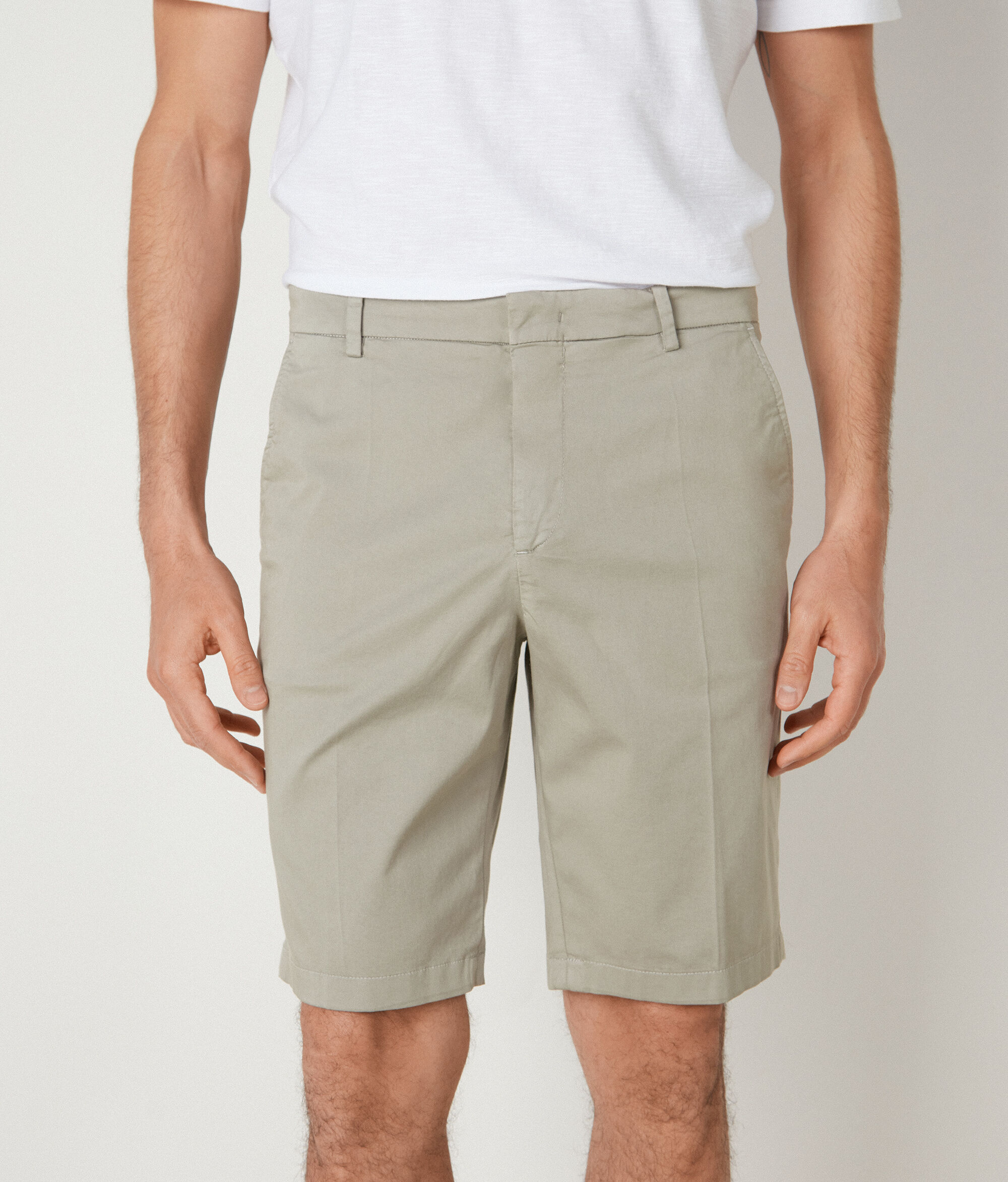 Kurze Chinohose aus Baumwolle