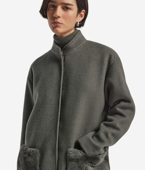 Пальто из кашемира с меховыми карманами