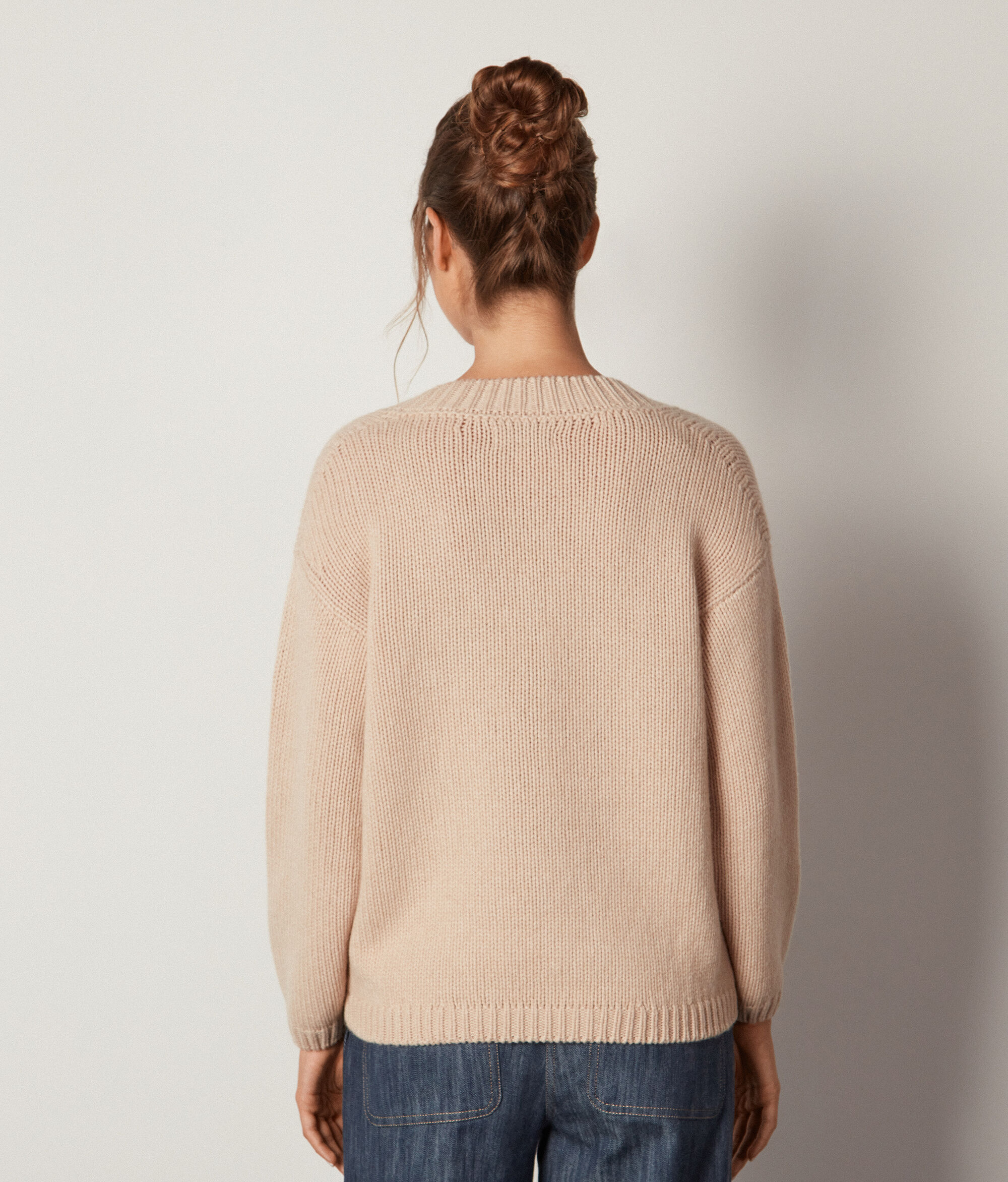 V-Neck Sweater in Ultrasoft Cashmere Knit