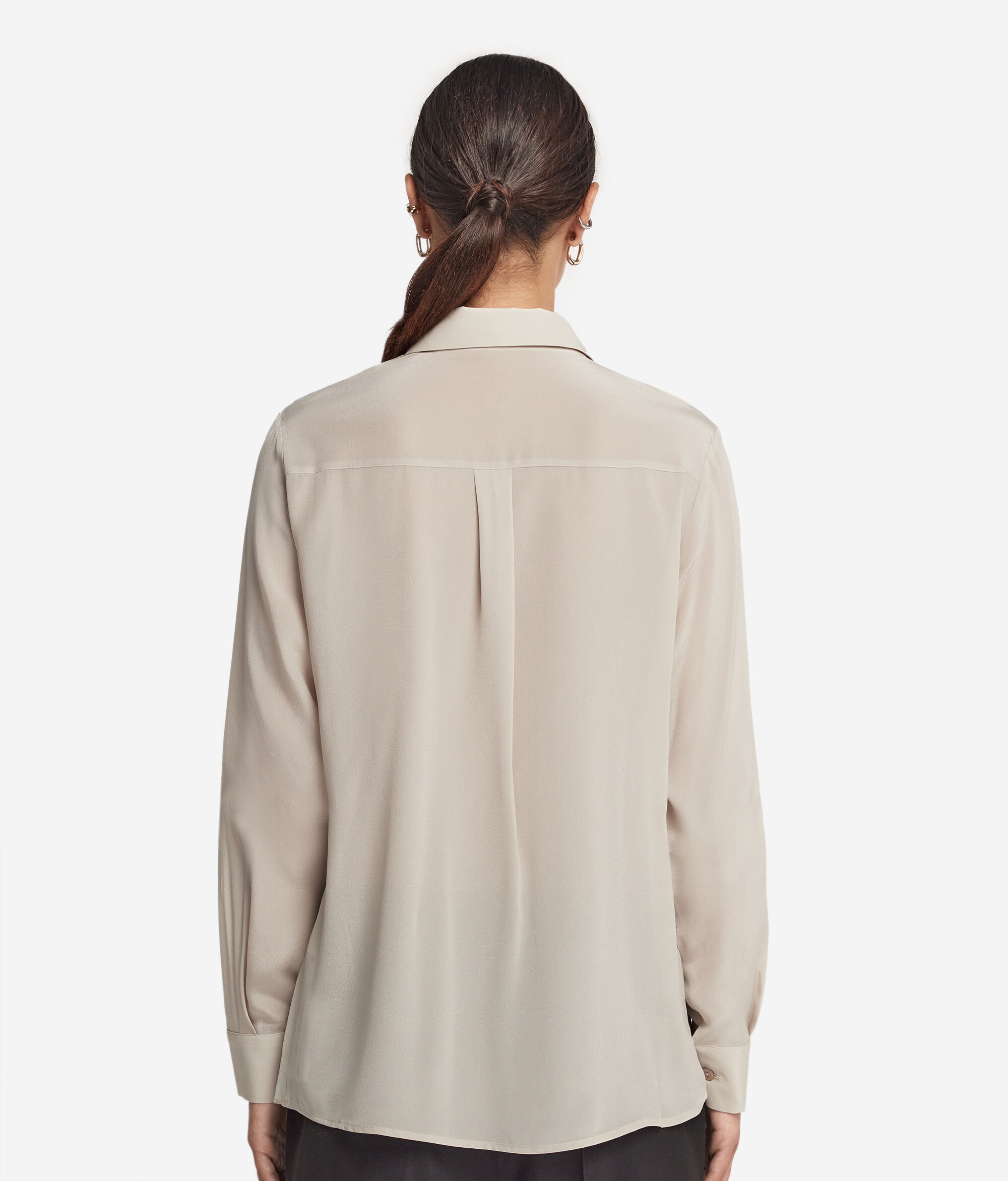Camisa con cuello de seda