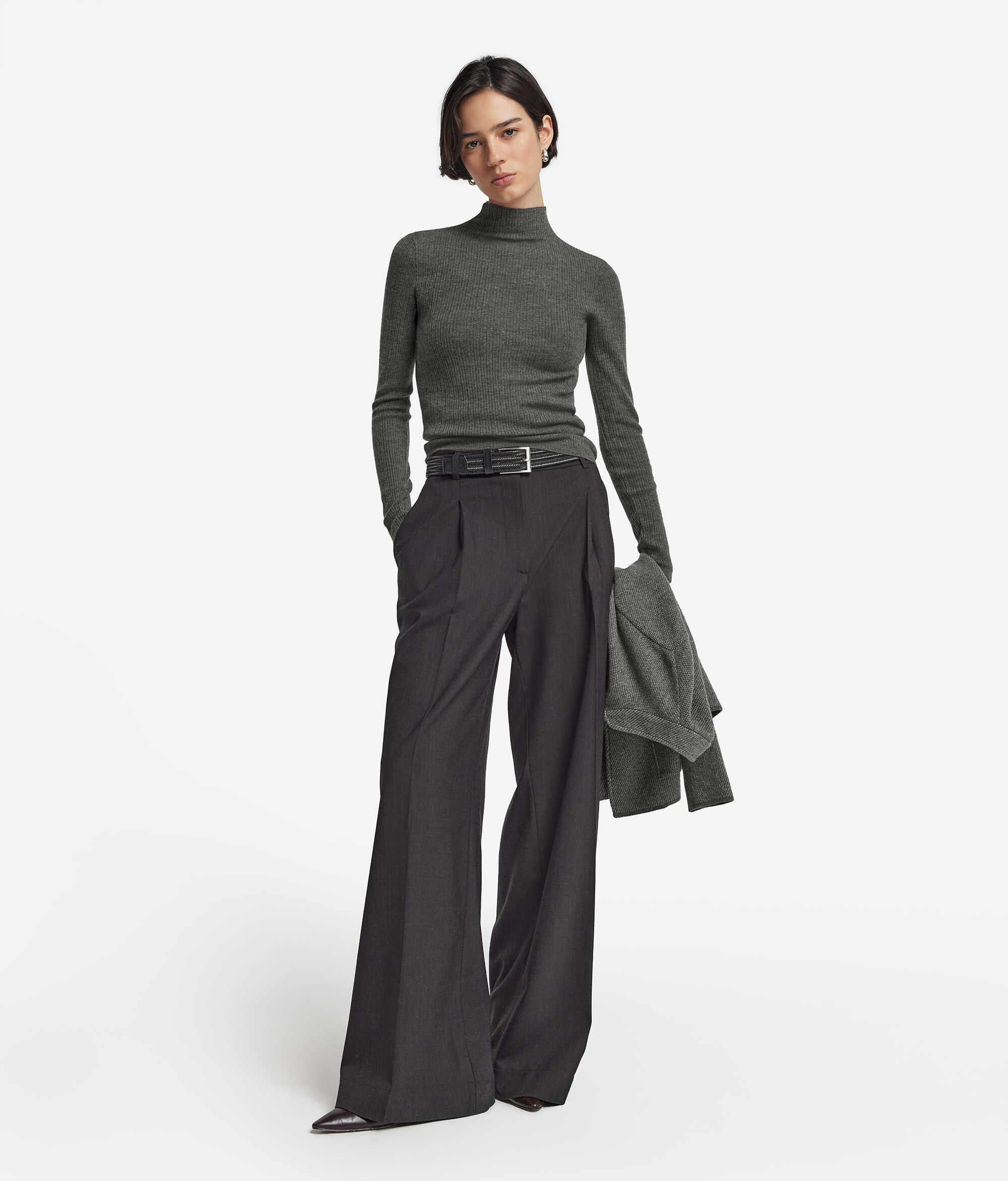 Pull à col roulé côtelé en cachemire ultra-fin