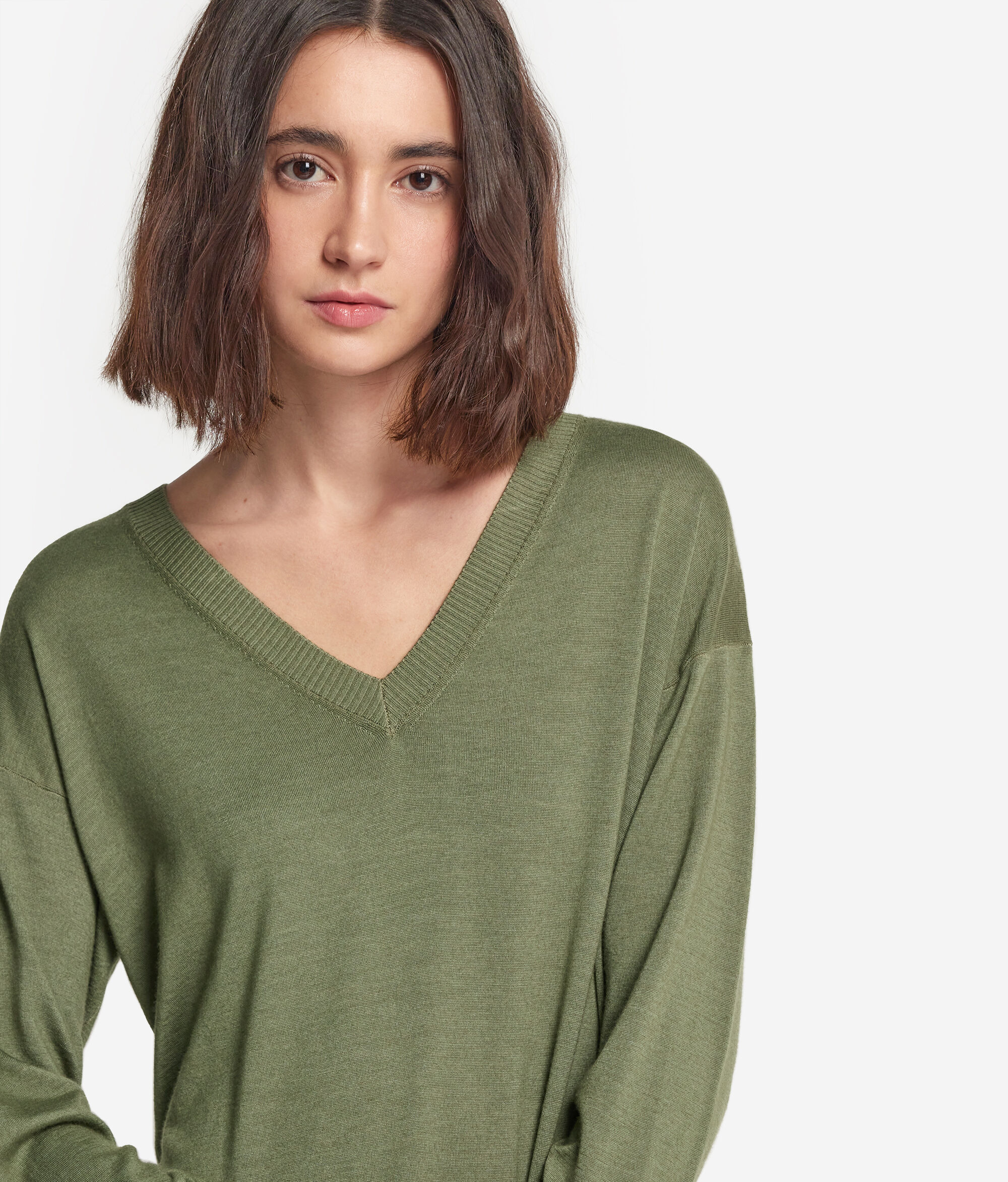 Pullover mit V-Ausschnitt und Schlitzen aus Kaschmir