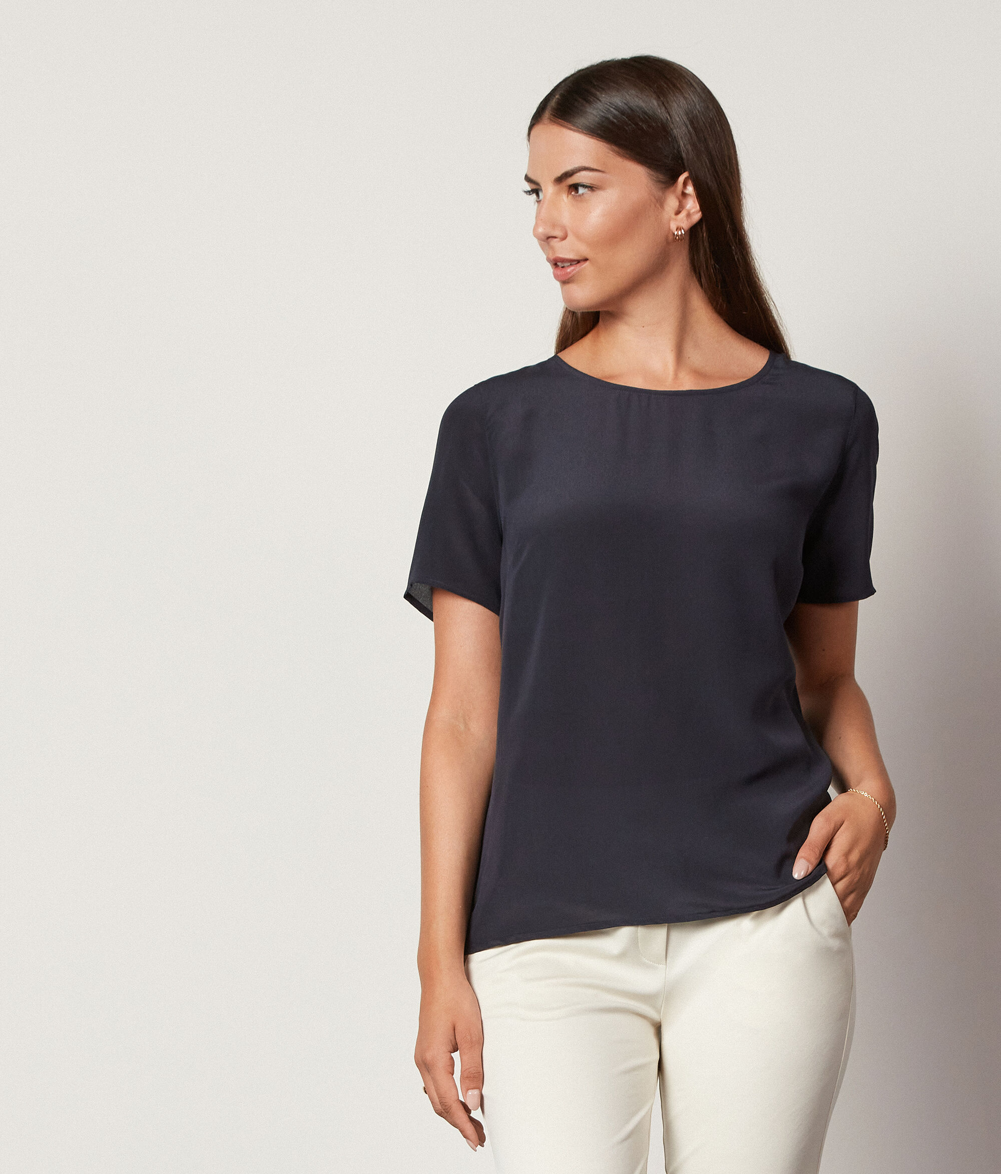 Camiseta con cuello redondo de seda