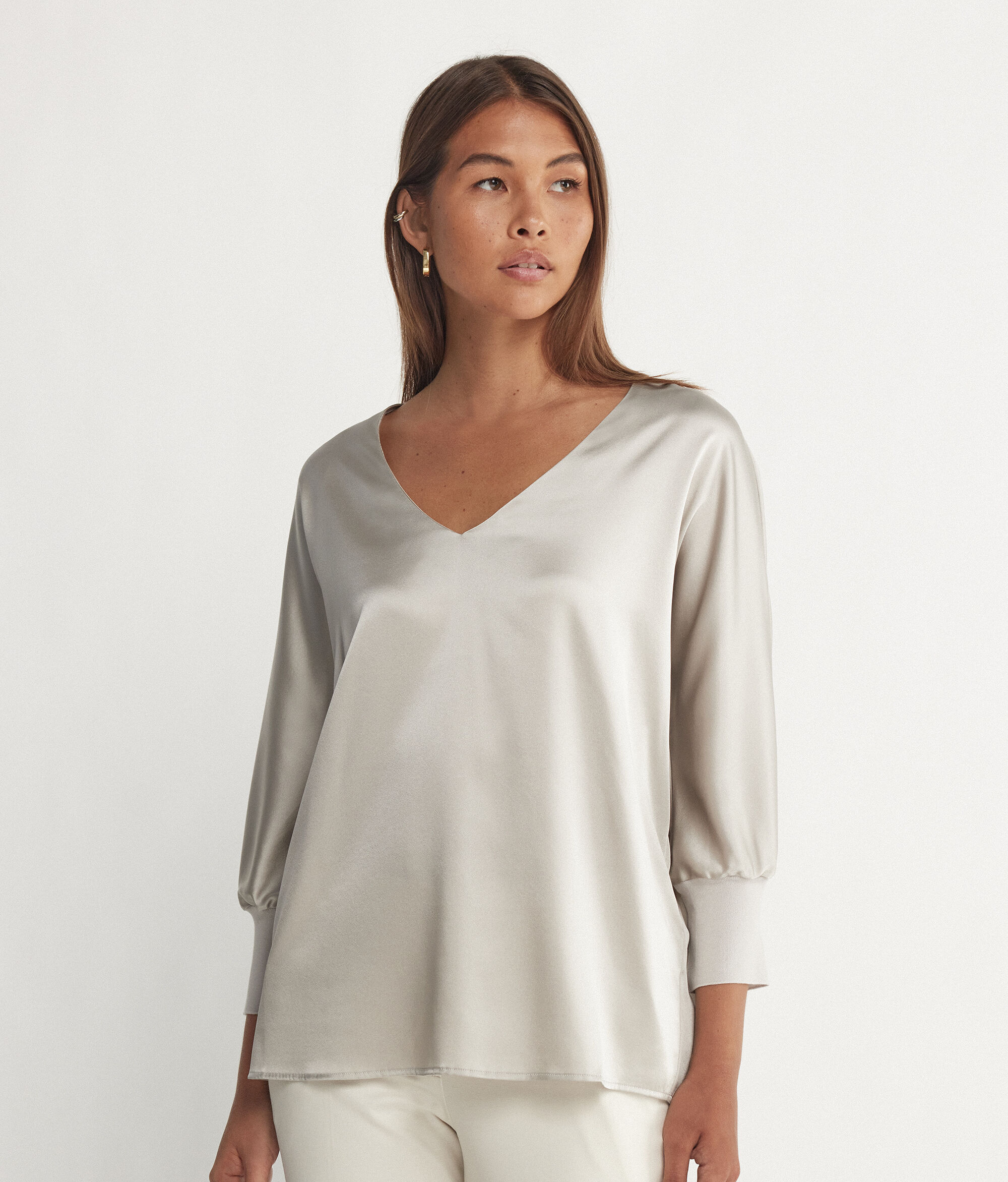 Seidenbluse mit V-Ausschnitt