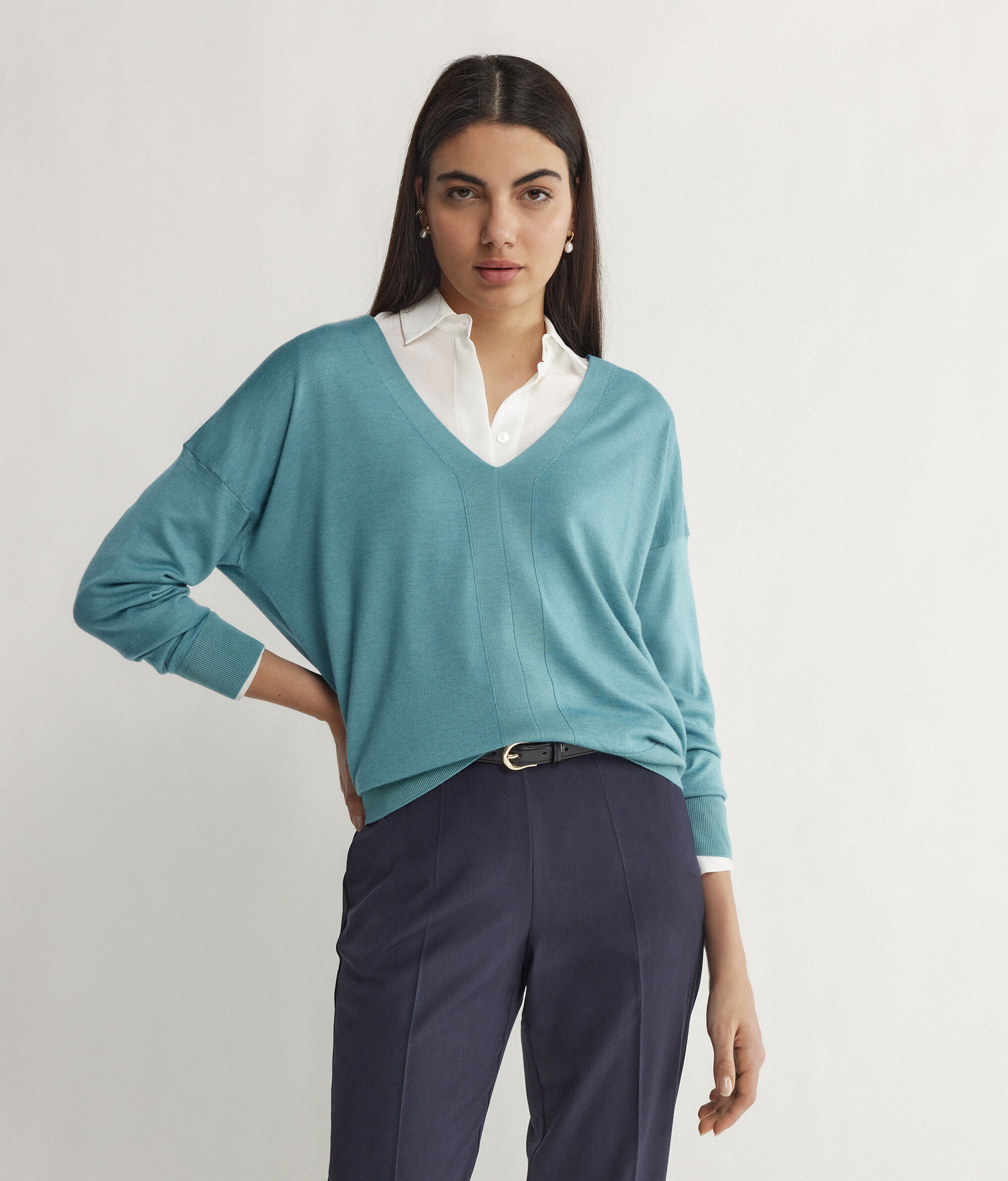 Jersey con cuello de pico de cashmere ultrafine