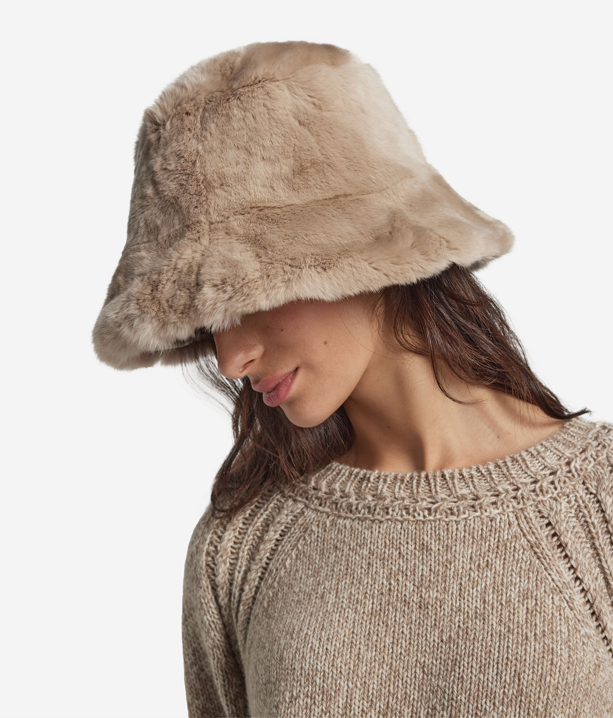 Sombrero bucket reversible efecto pelito de piel de conejo y tejido técnico