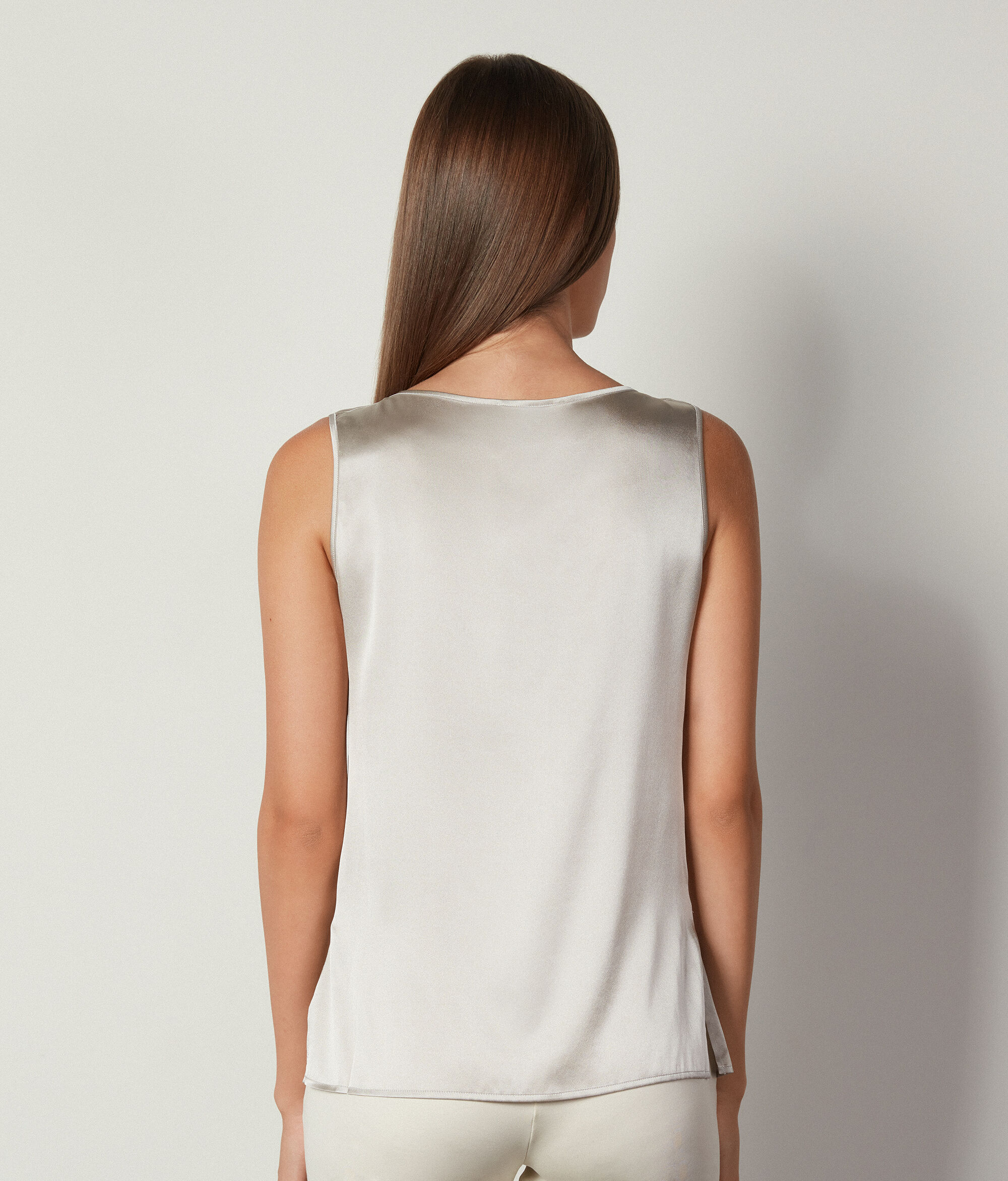 Seiden-Tanktop mit V-Ausschnitt