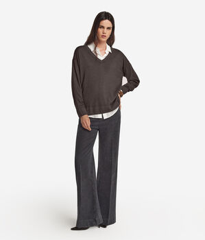 Μπλούζα με λαιμόκοψη V από cashmere με σκισίματα
