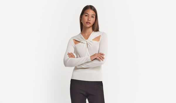 Maglia con Scollo Incrociato in Cashmere Ultrafine