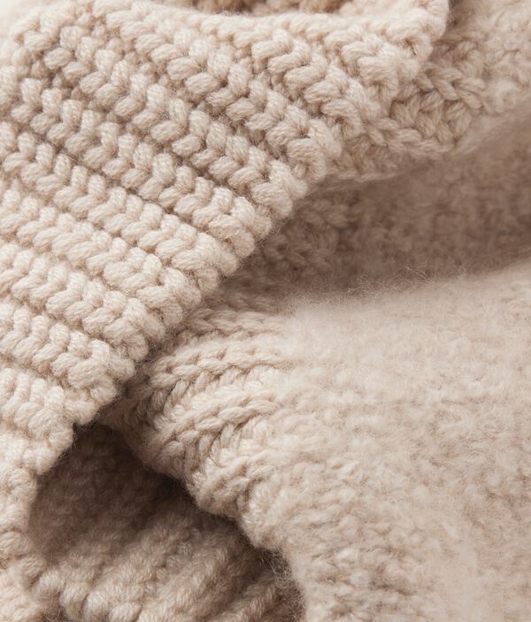 Капюшон в рубчик из ультрамягкого кашемира с отделкой букле