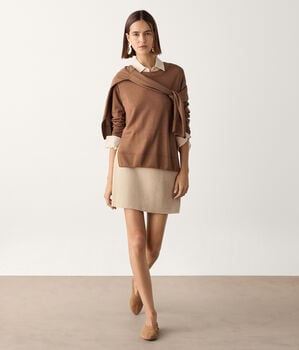 &Mu;&pi;&lambda;&omicron;ύ&zeta;&alpha; &mu;&epsilon; &Sigma;&tau;&rho;&omicron;&gamma;&gamma;&upsilon;&lambda;ή &Lambda;&alpha;&iota;&mu;ό&kappa;&omicron;&psi;&eta; &alpha;&pi;ό Cashmere &mu;&epsilon; &sigma;&kappa;&iota;&sigma;ί&mu;&alpha;&tau;&alpha;