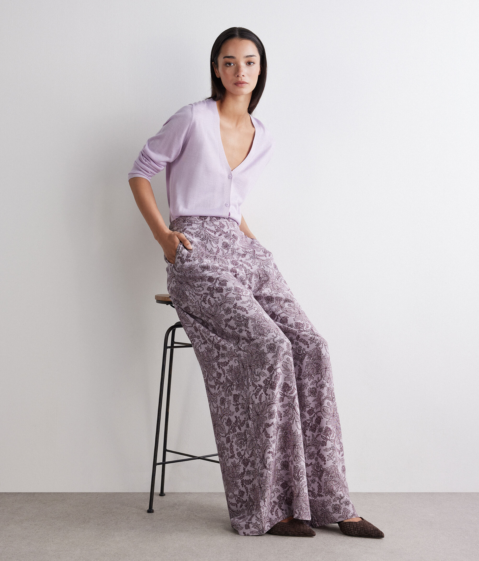 Strickjacke mit V-Ausschnitt aus Silkfine