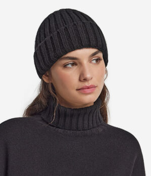 Cashmere hat with silk lining