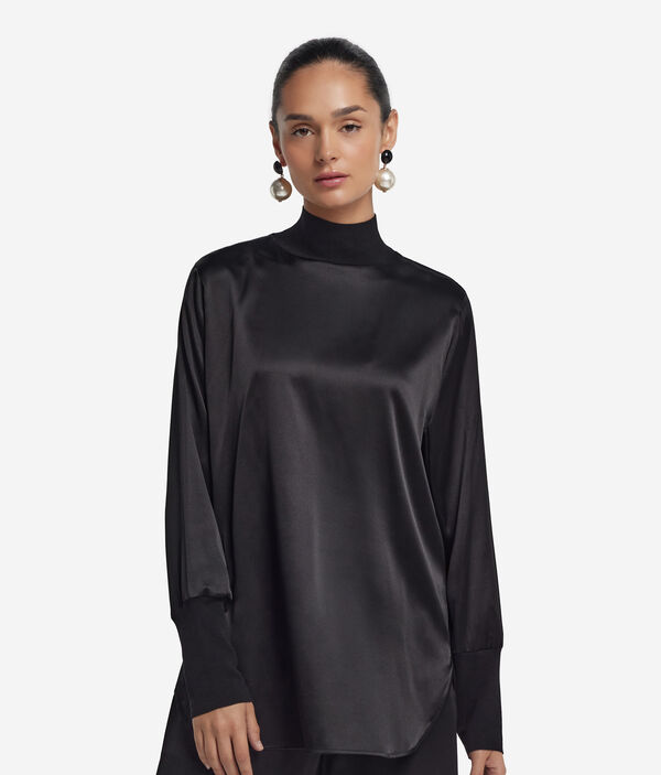 Блуза из атласного шелка с высоким воротником