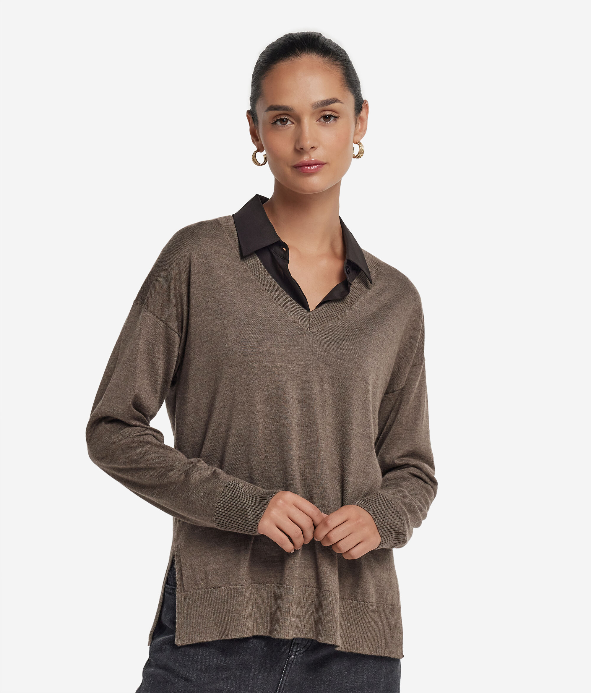 Maglia con scollo a V e spacchi in Cashmere Ultrafine