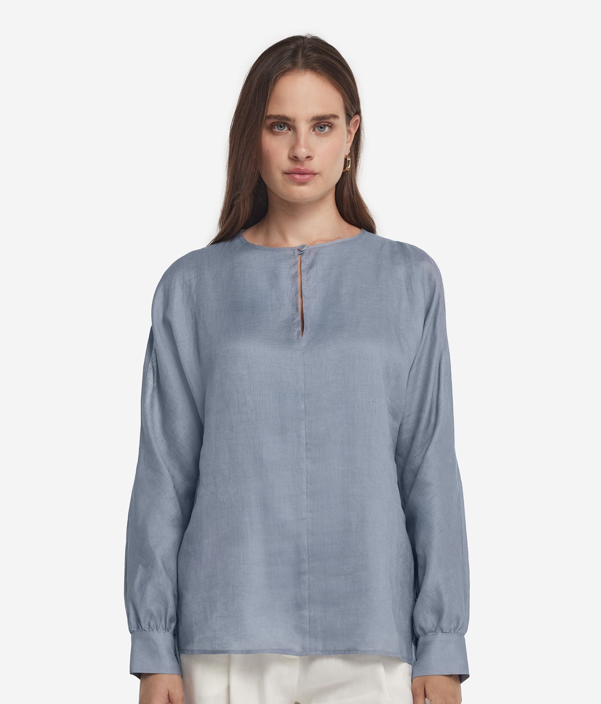 Camisa con cortes en los hombros de lino